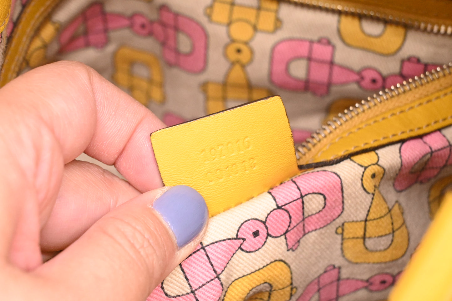Gucci Tote Bag in Yellow Guccissima Leather