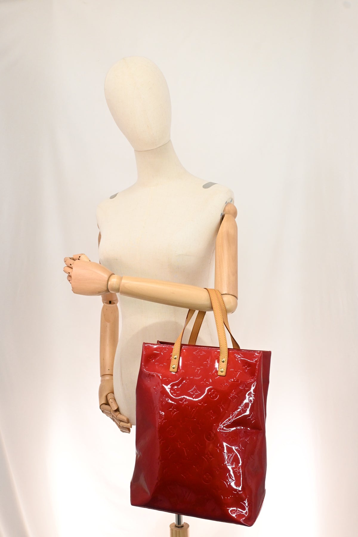 Louis Vuitton Reade MM in Red Vernis
