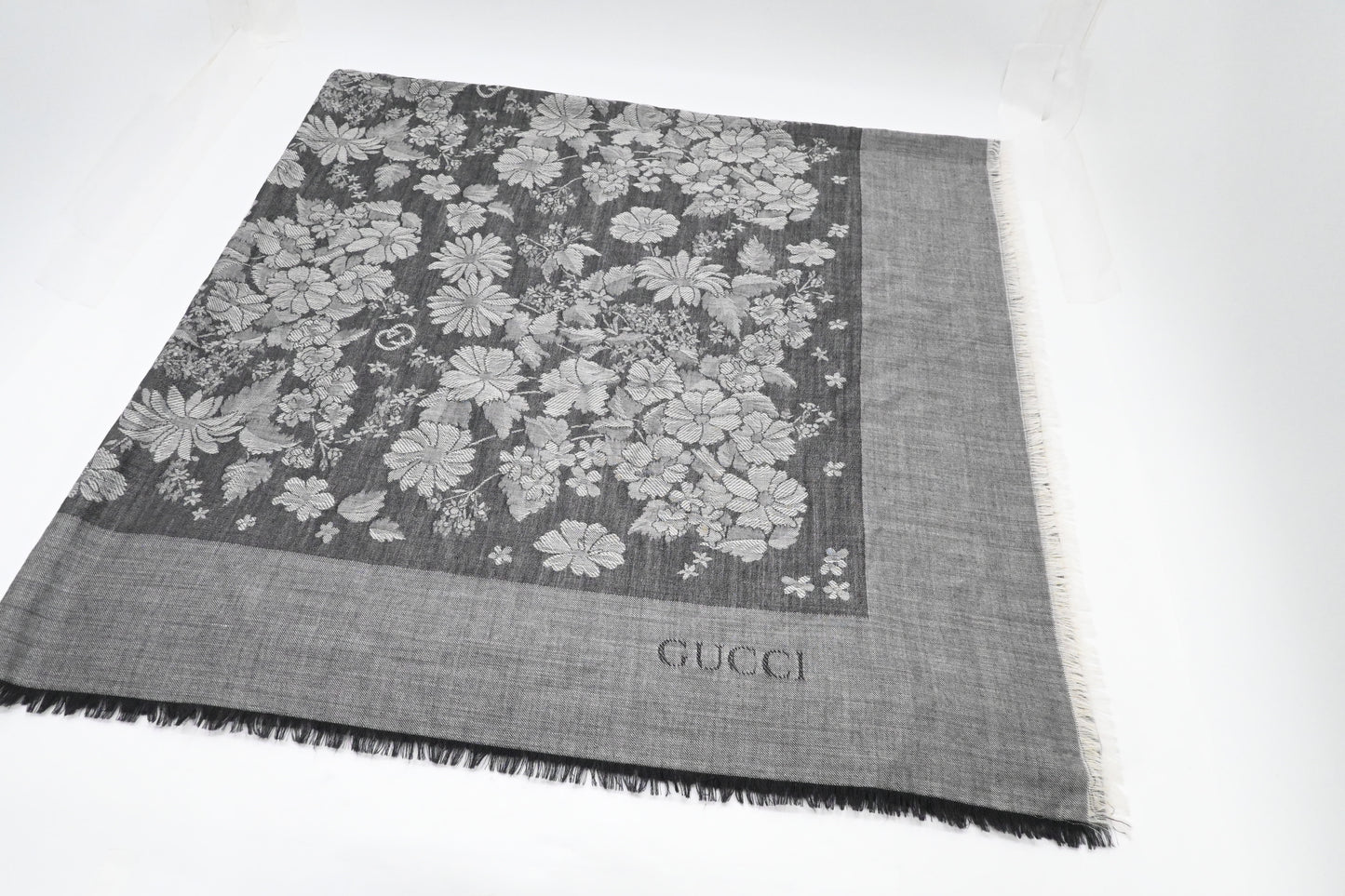 Gucci Shawl in Gray Wool and Silk