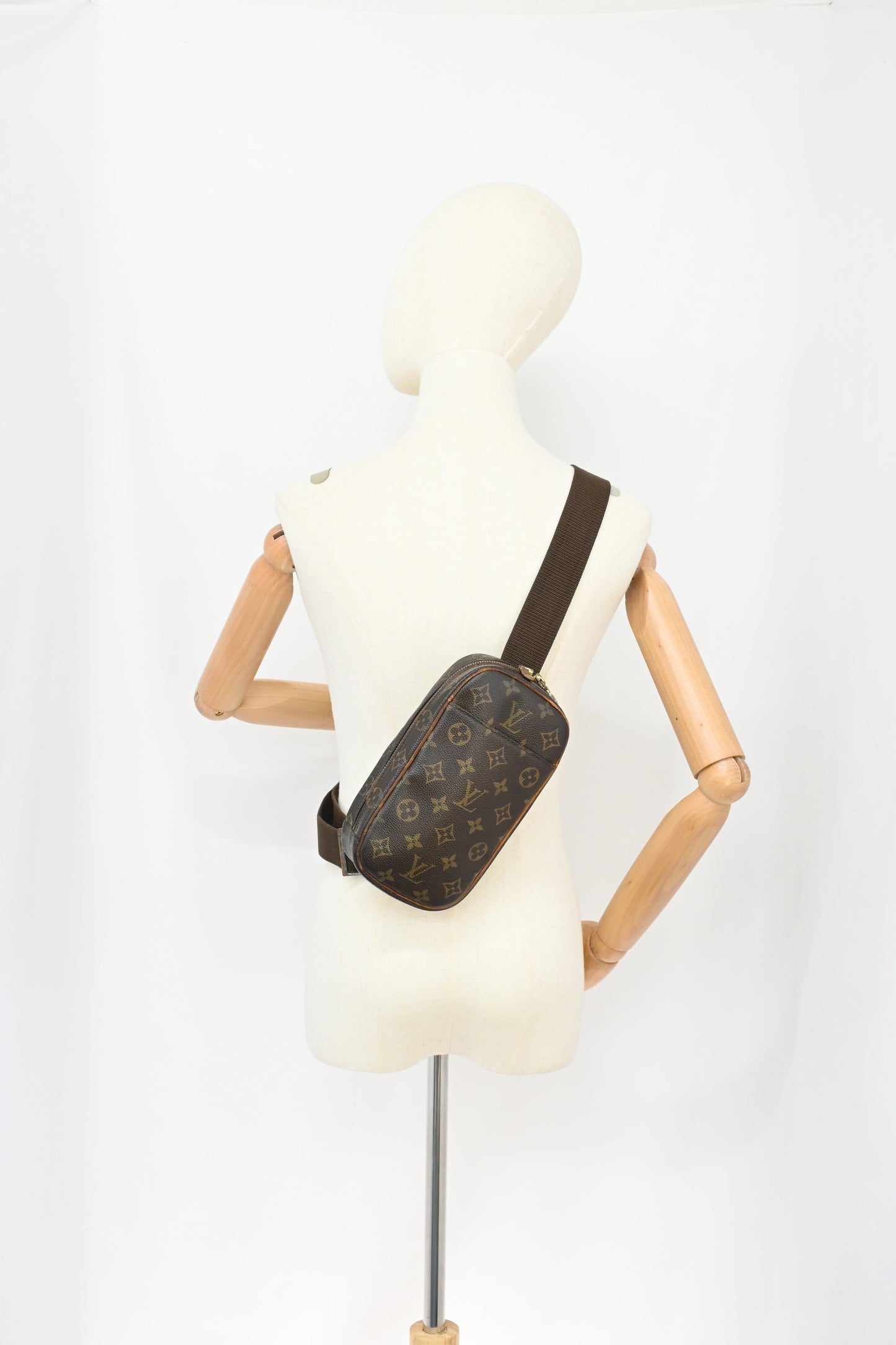 Louis Vuitton Pochette Gange in Monogram Canvas