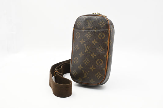 Louis Vuitton Pochette Gange in Monogram Canvas