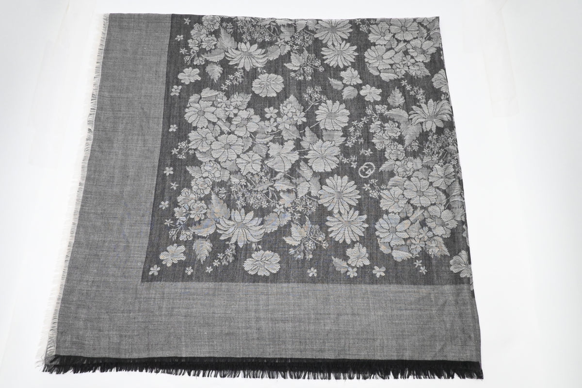 Gucci Shawl in Gray Wool and Silk