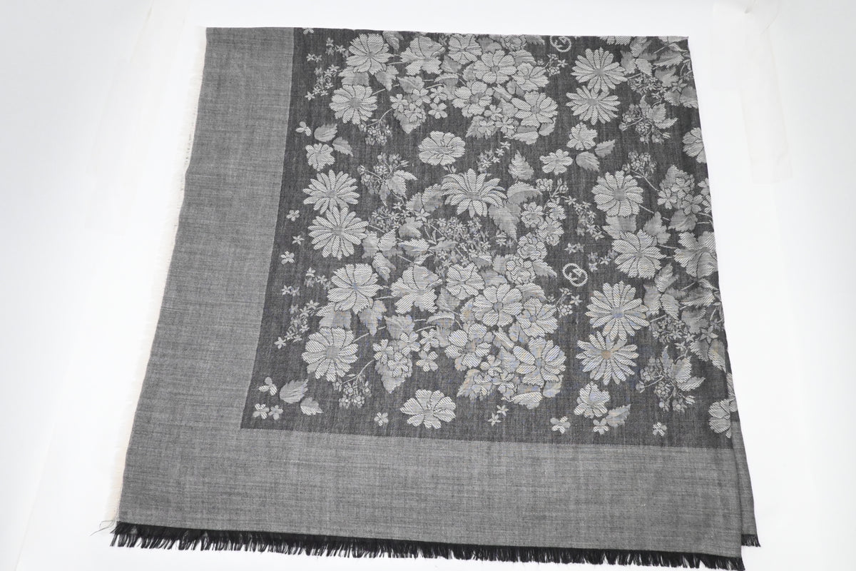 Gucci Shawl in Gray Wool and Silk