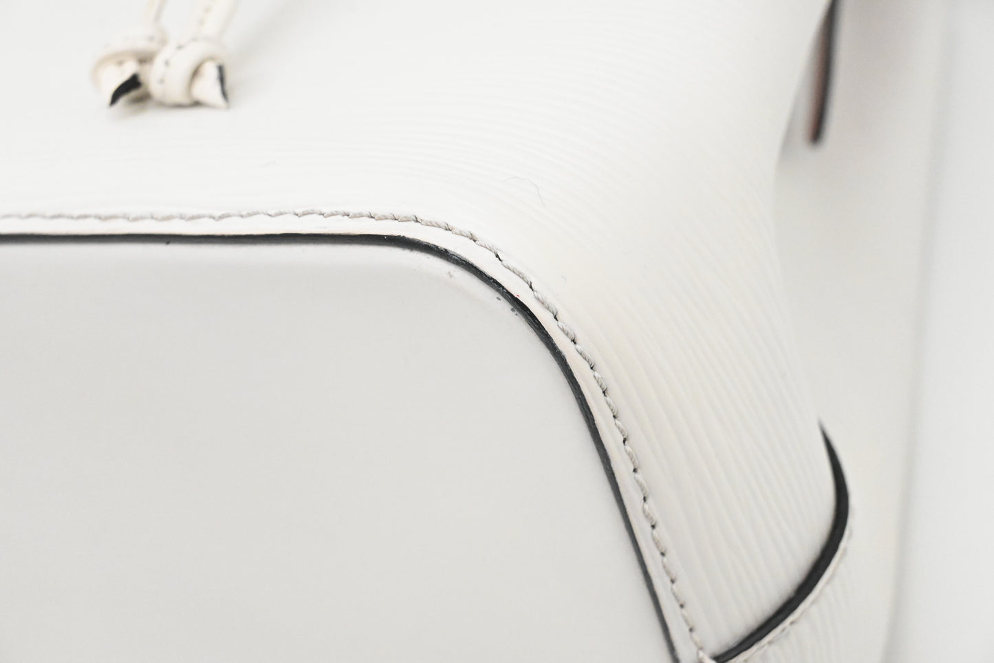 Louis Vuitton Neo Noe BB in White Epi Leather