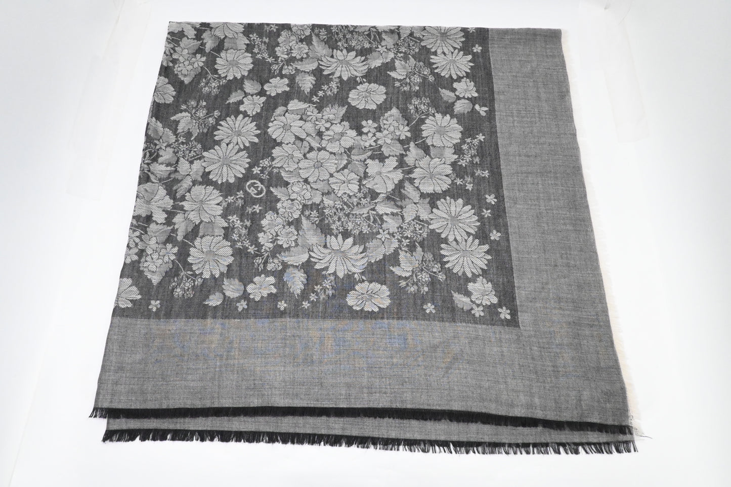 Gucci Shawl in Gray Wool and Silk