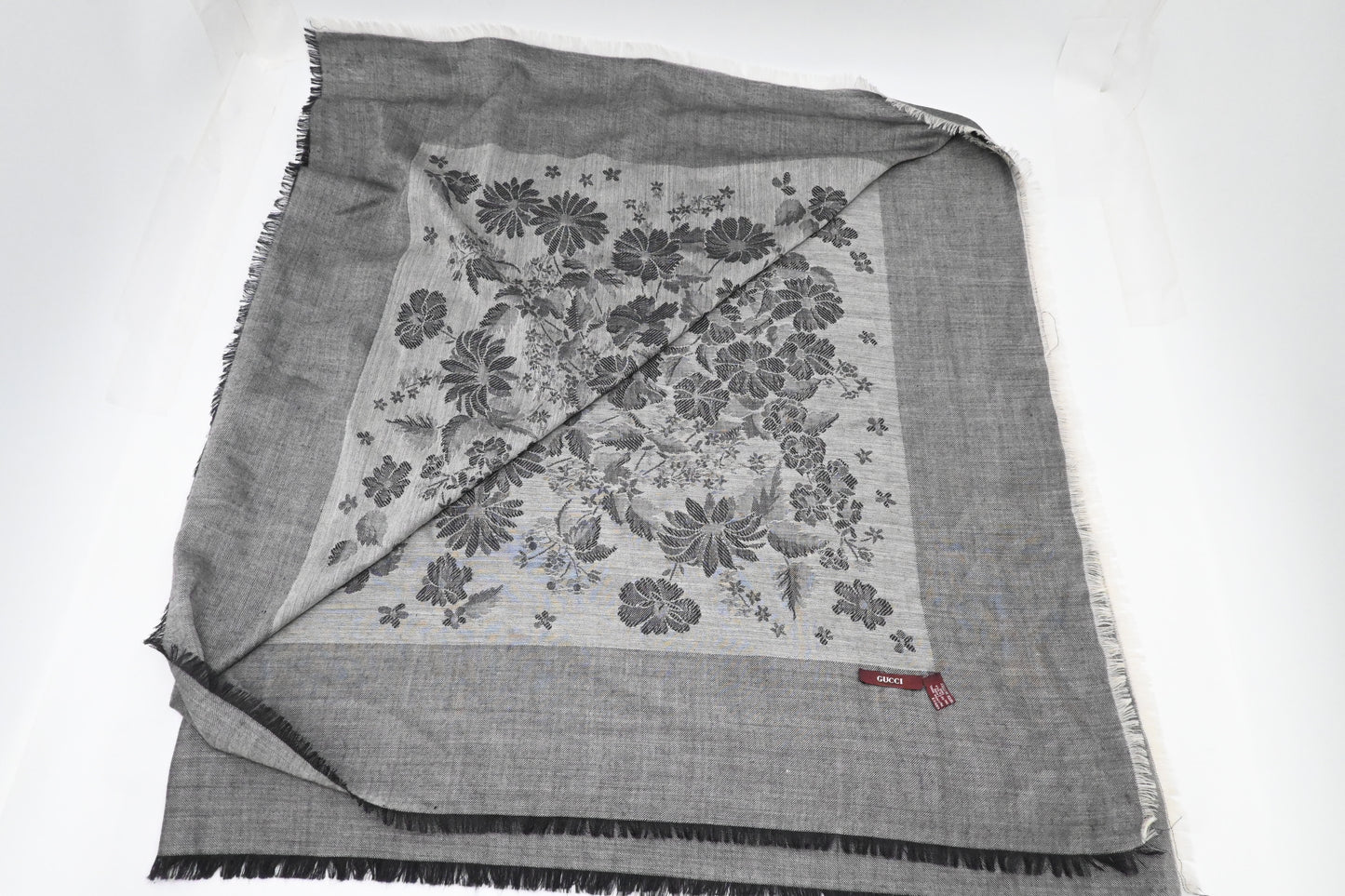 Gucci Shawl in Gray Wool and Silk