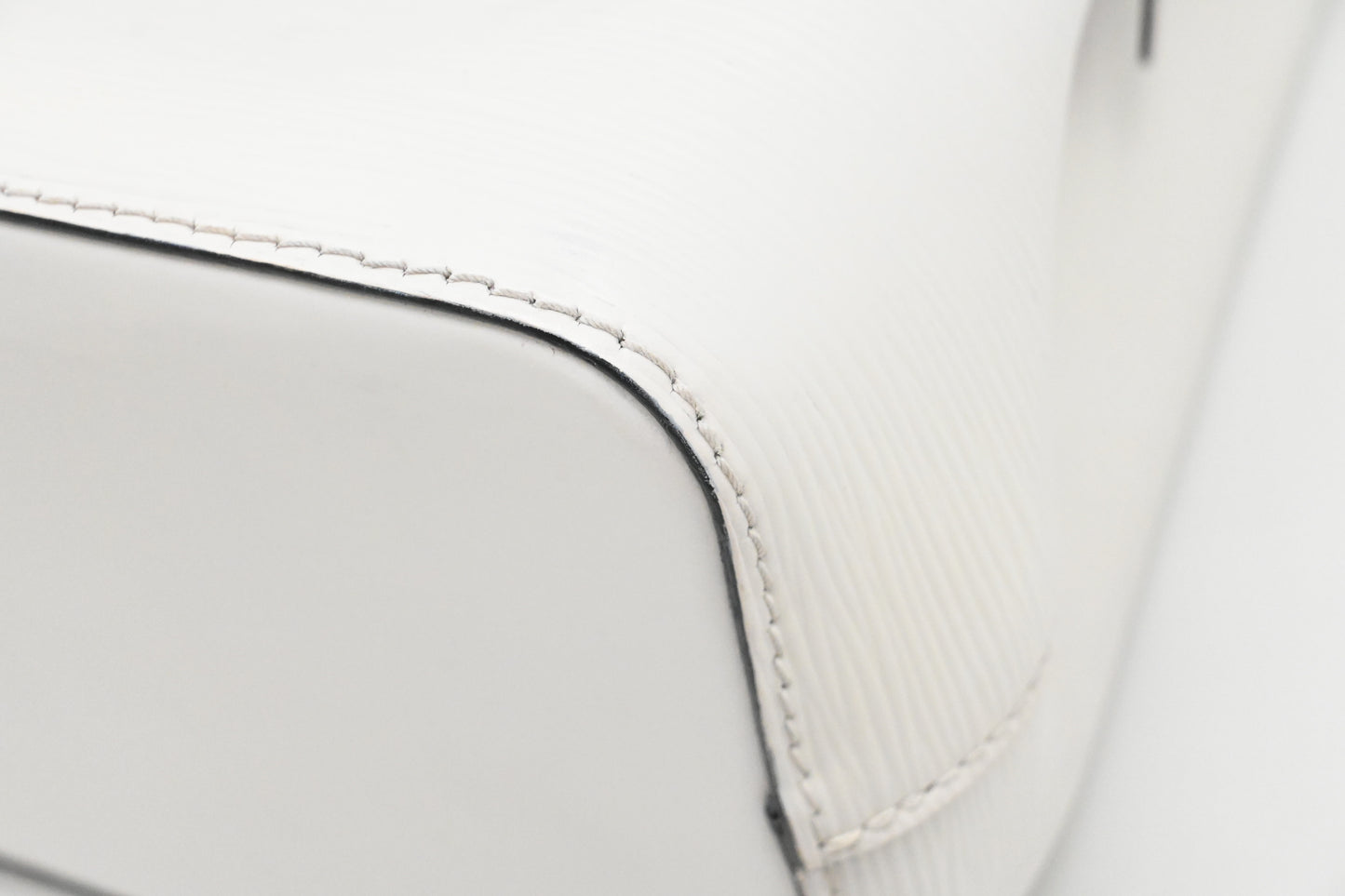 Louis Vuitton Neo Noe BB in White Epi Leather