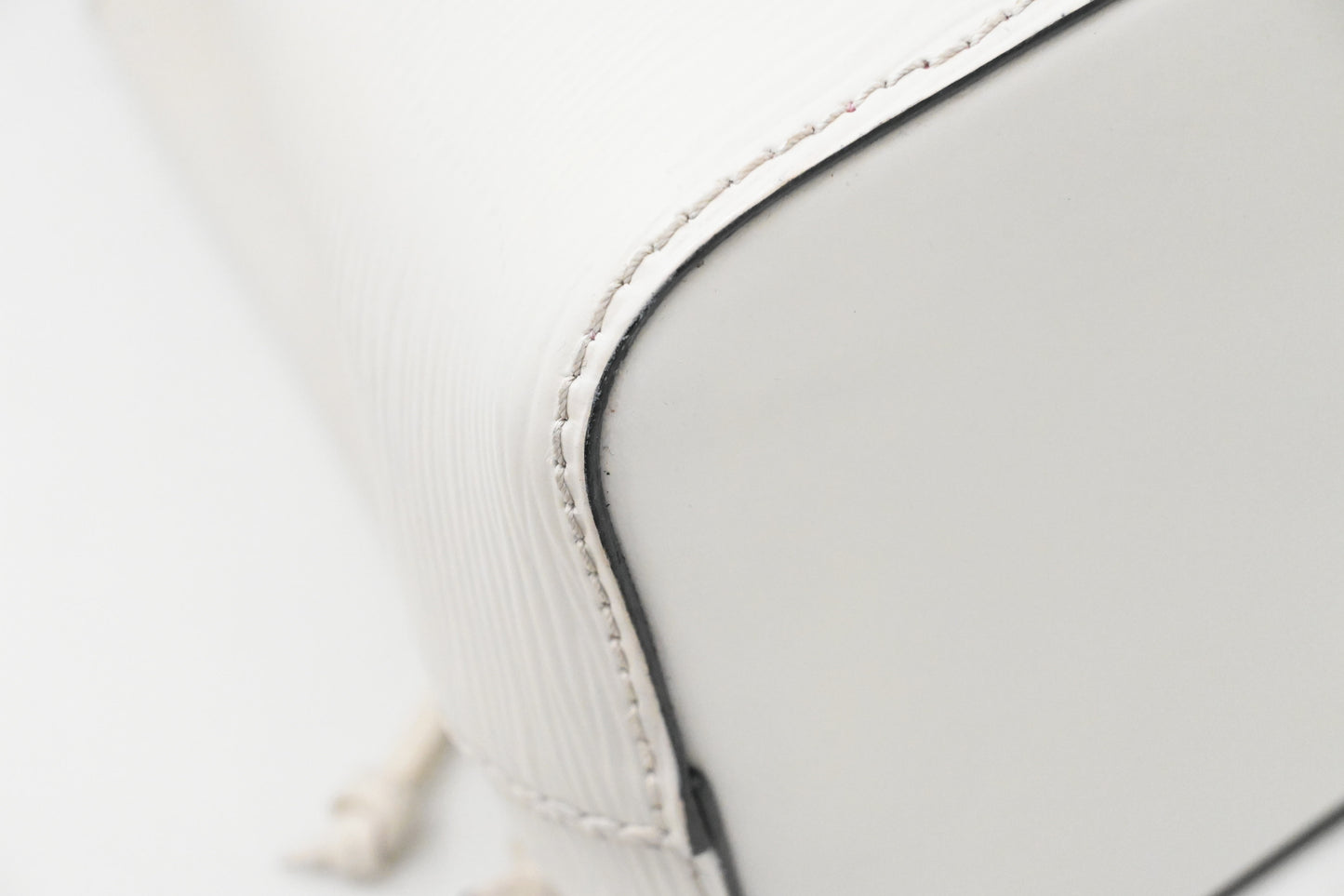 Louis Vuitton Neo Noe BB in White Epi Leather