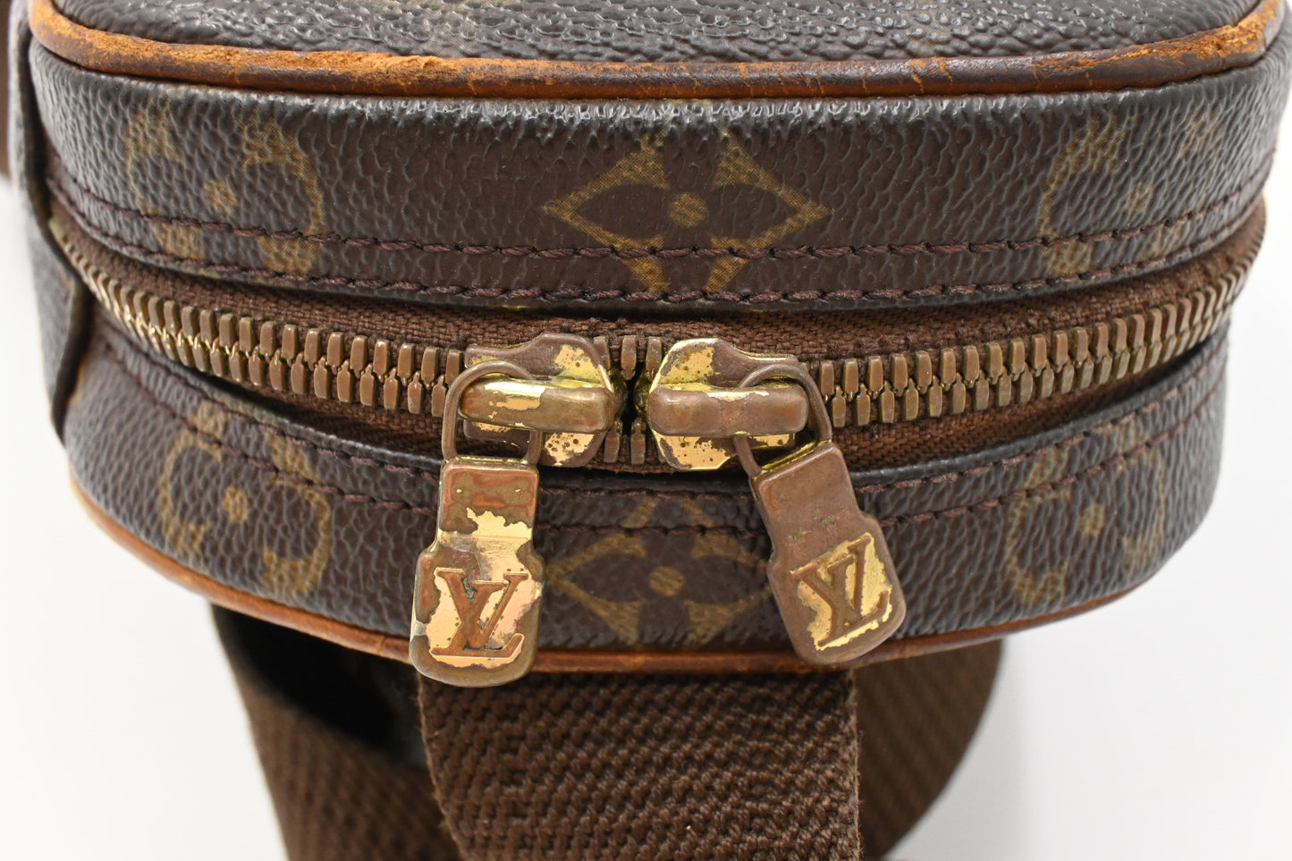 Louis Vuitton Pochette Gange in Monogram Canvas