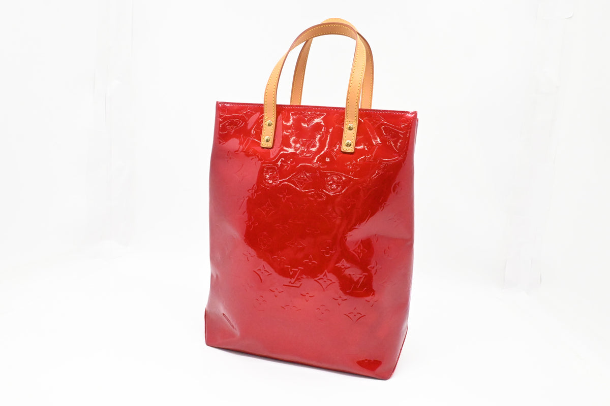 Louis Vuitton Reade MM in Red Vernis