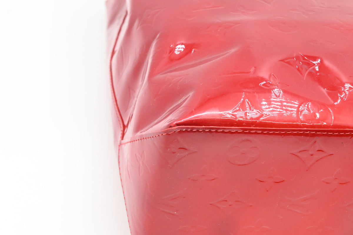 Louis Vuitton Reade MM in Red Vernis