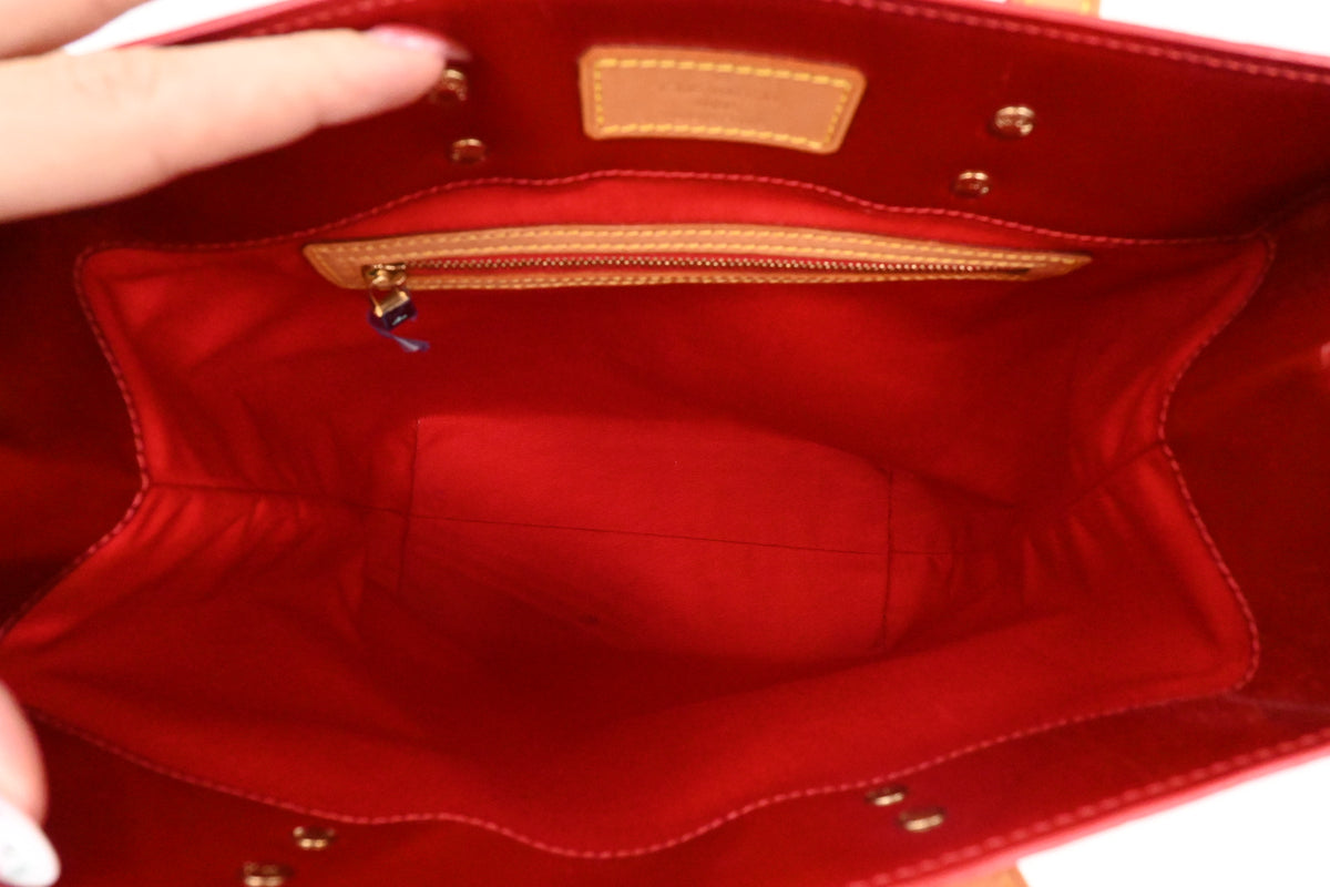 Louis Vuitton Reade MM in Red Vernis