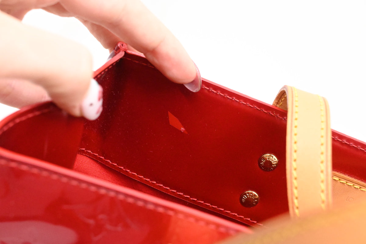 Louis Vuitton Reade MM in Red Vernis
