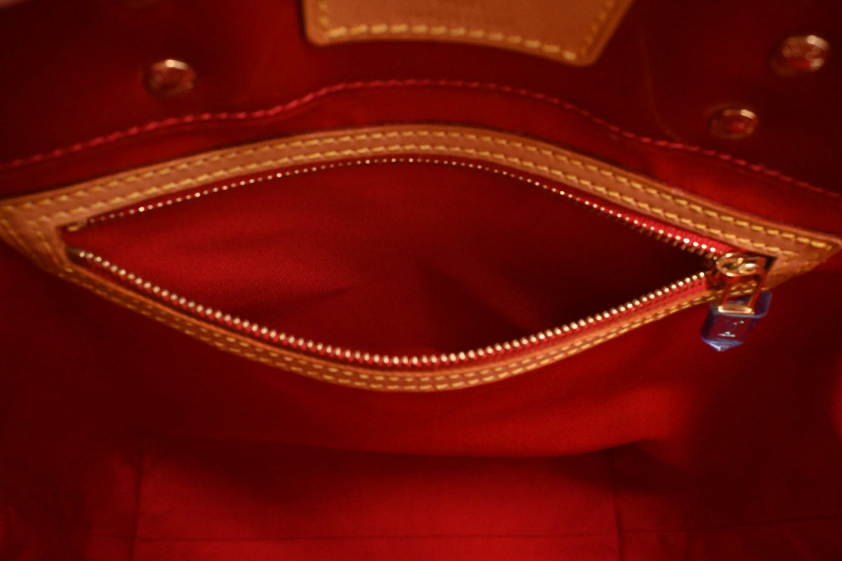 Louis Vuitton Reade MM in Red Vernis