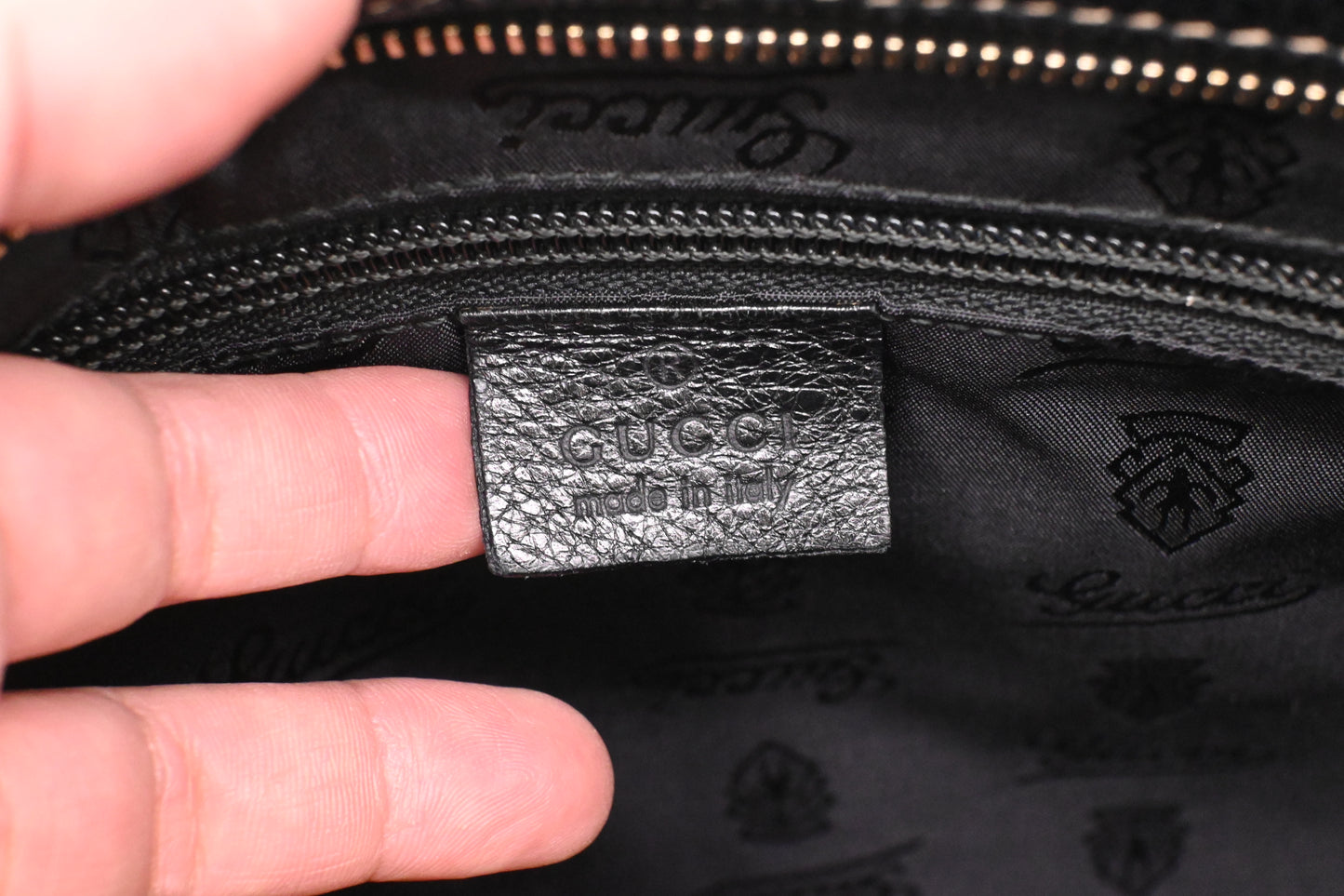 Gucci Crossbody in Black Guccissima Leather