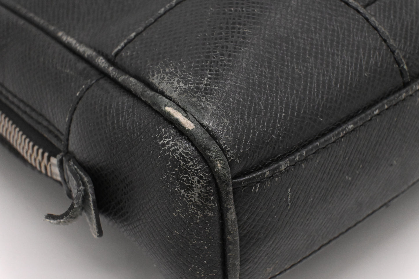 Louis Vuitton Igor Business Bag in Black Taiga Leather