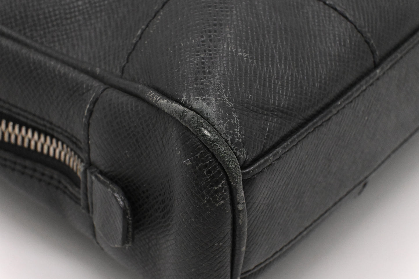 Louis Vuitton Igor Business Bag in Black Taiga Leather