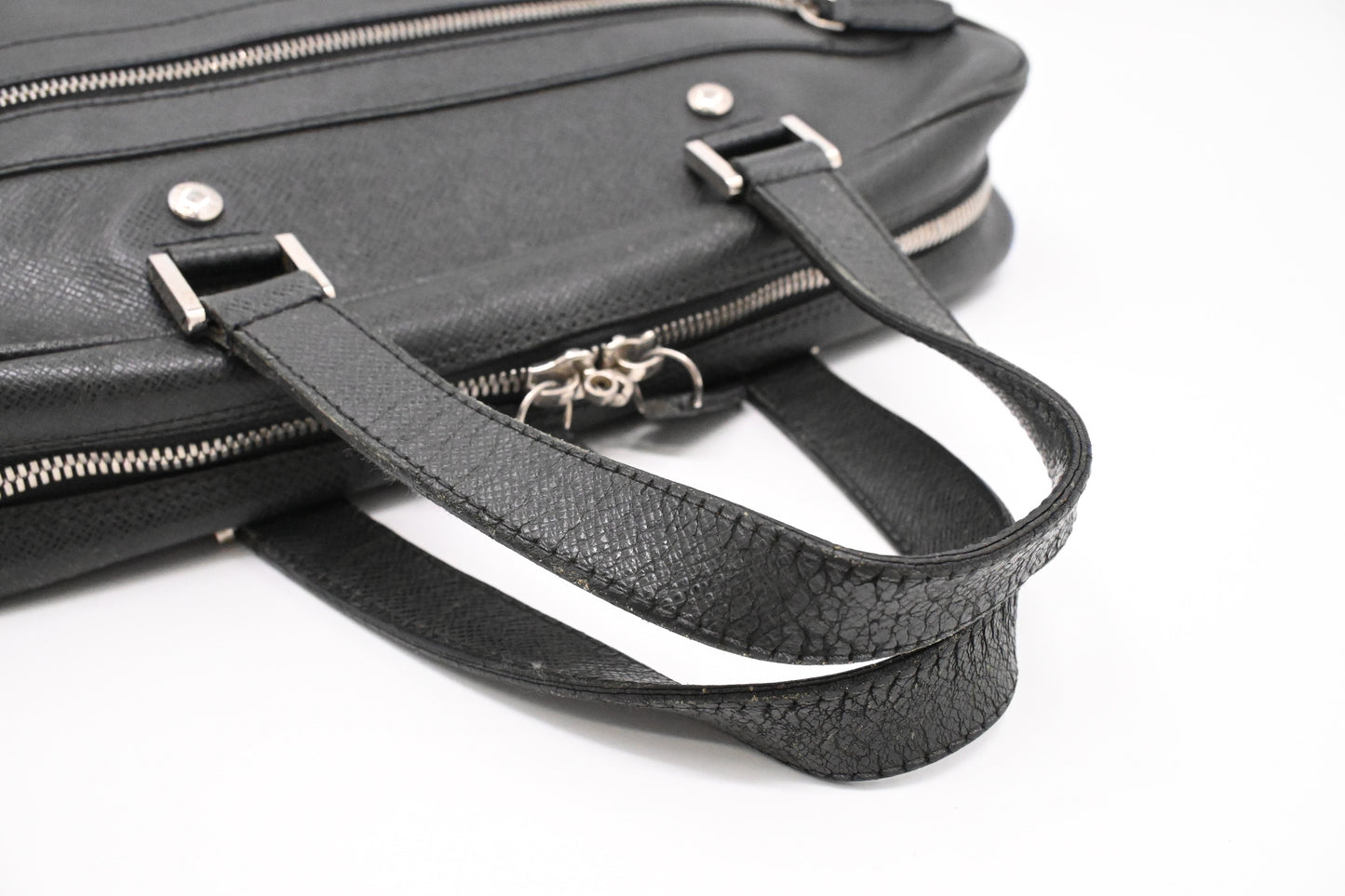 Louis Vuitton Igor Business Bag in Black Taiga Leather