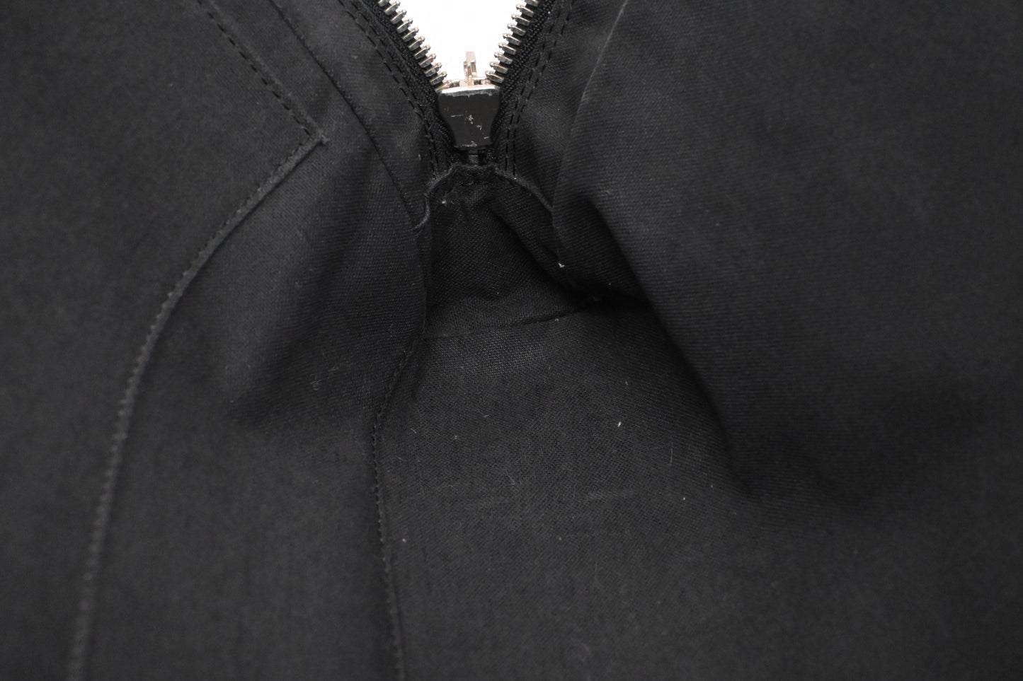 Louis Vuitton Igor Business Bag in Black Taiga Leather
