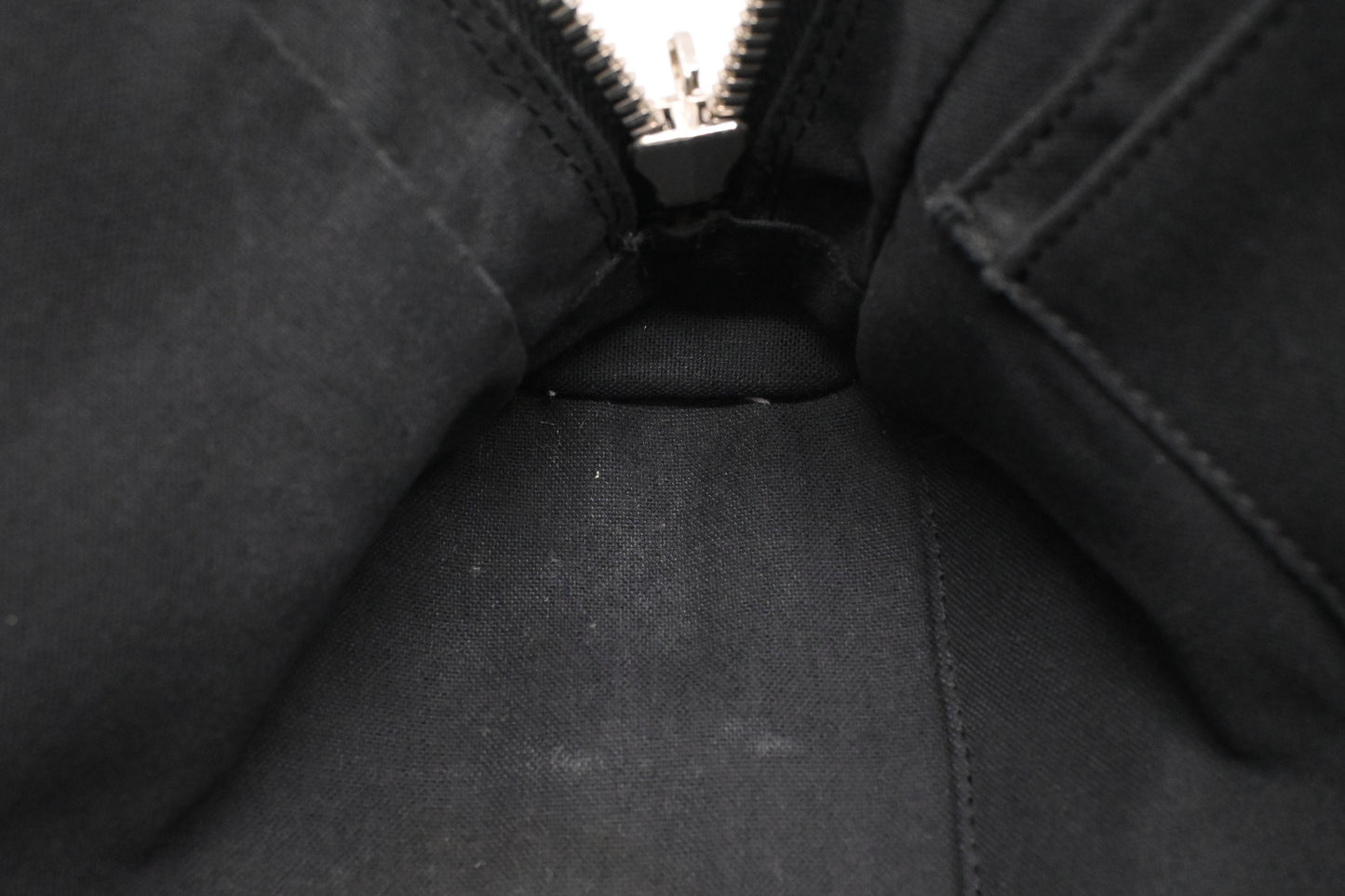 Louis Vuitton Igor Business Bag in Black Taiga Leather