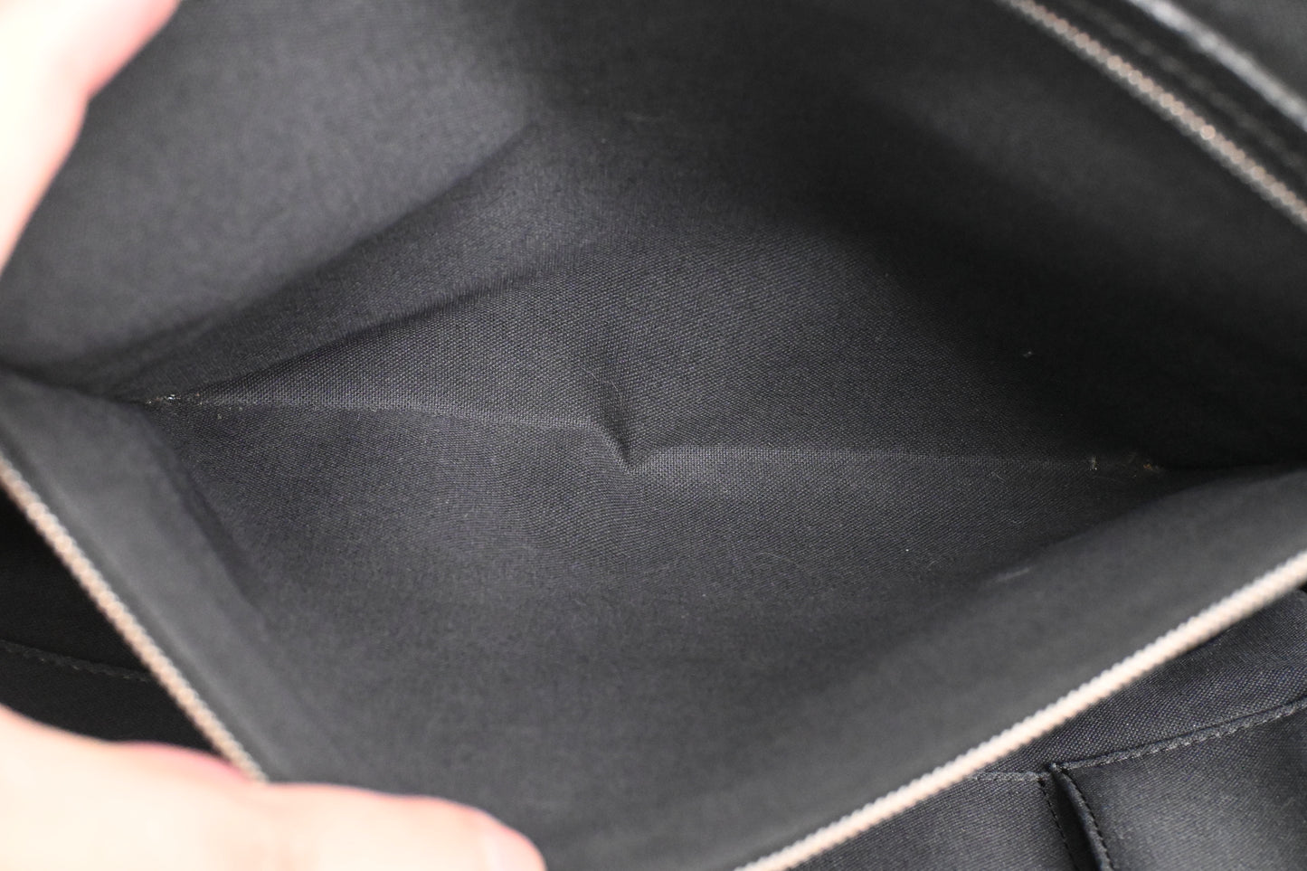 Louis Vuitton Igor Business Bag in Black Taiga Leather