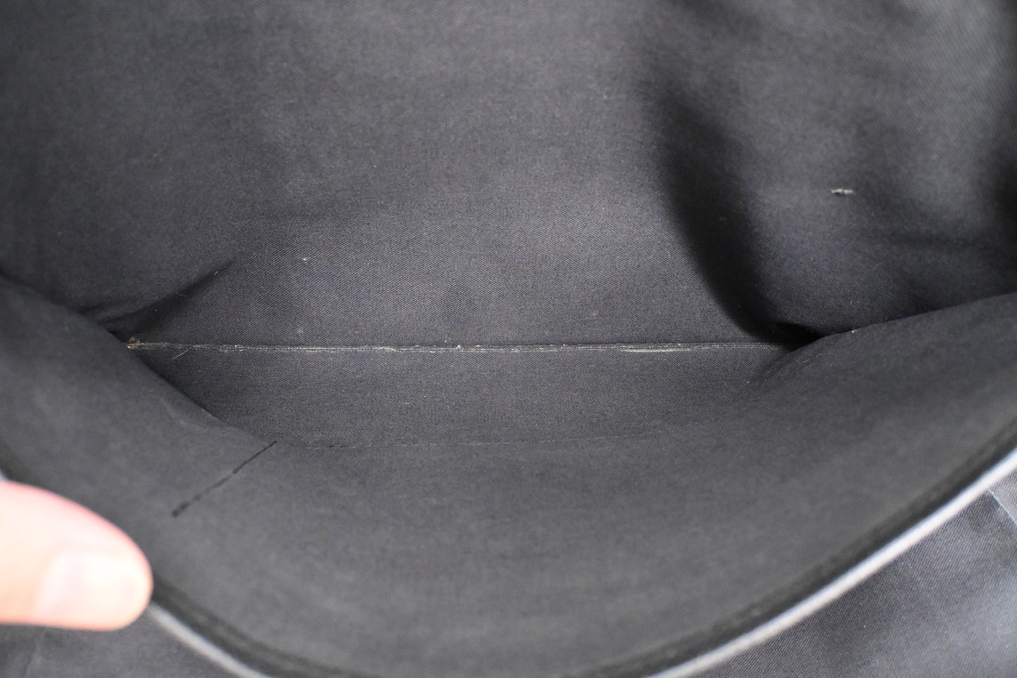 Louis Vuitton Igor Business Bag in Black Taiga Leather