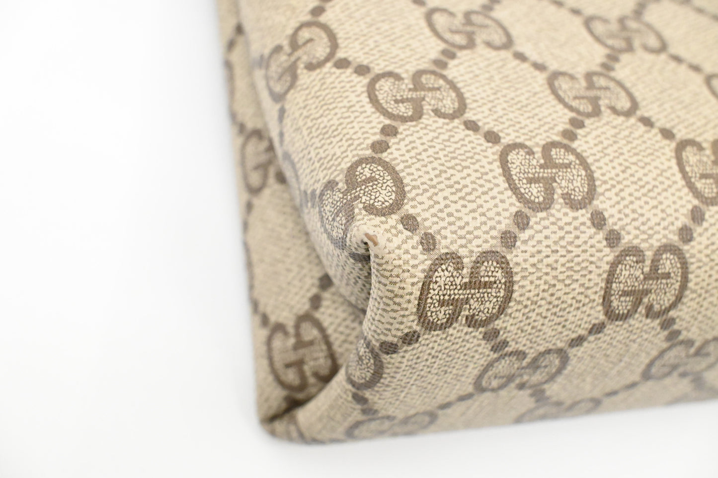 Gucci Pouch in GG Supreme Canvas