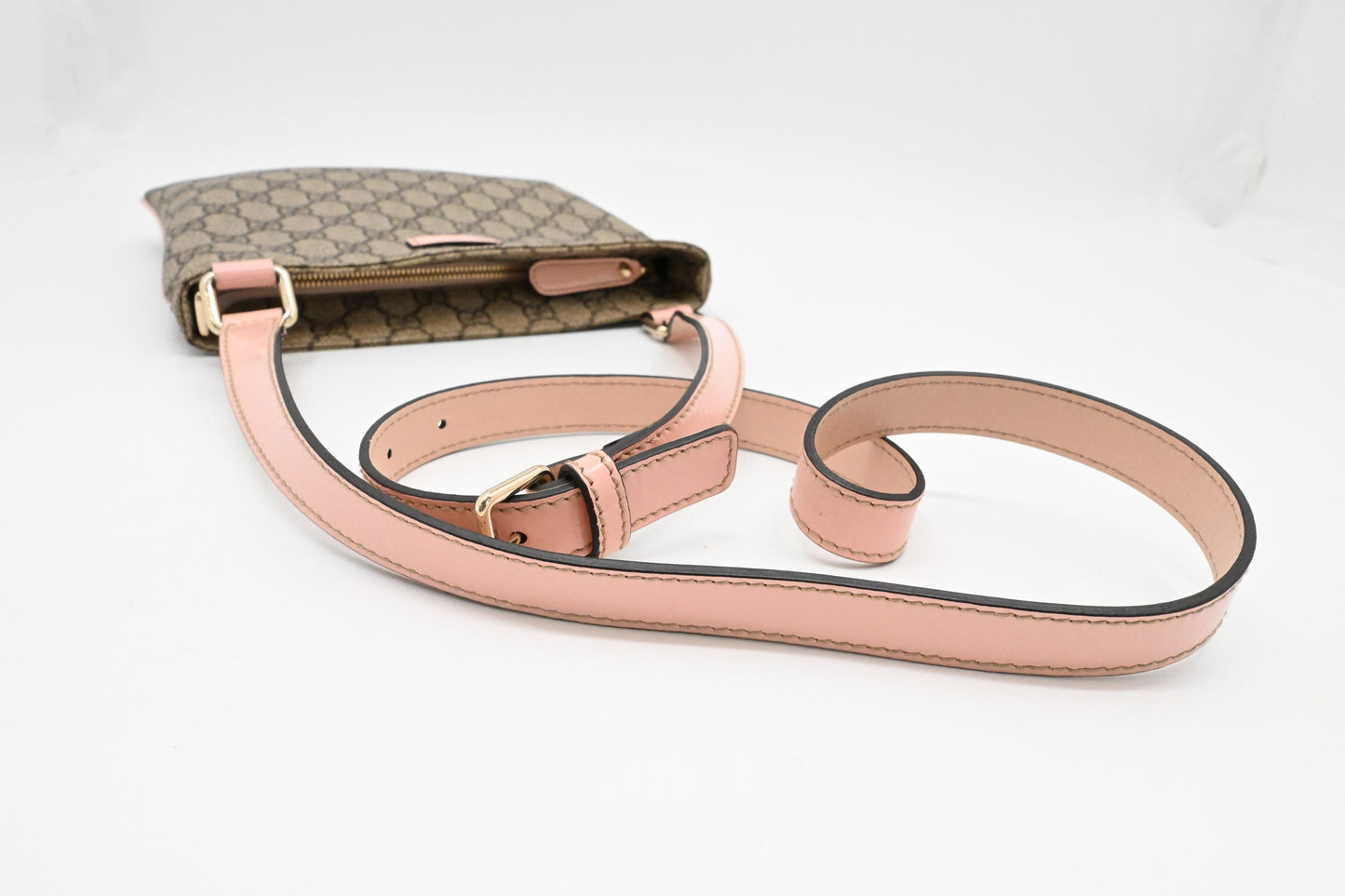 Gucci Crossbody in GG Supreme Canvas and Pink Patent Leather