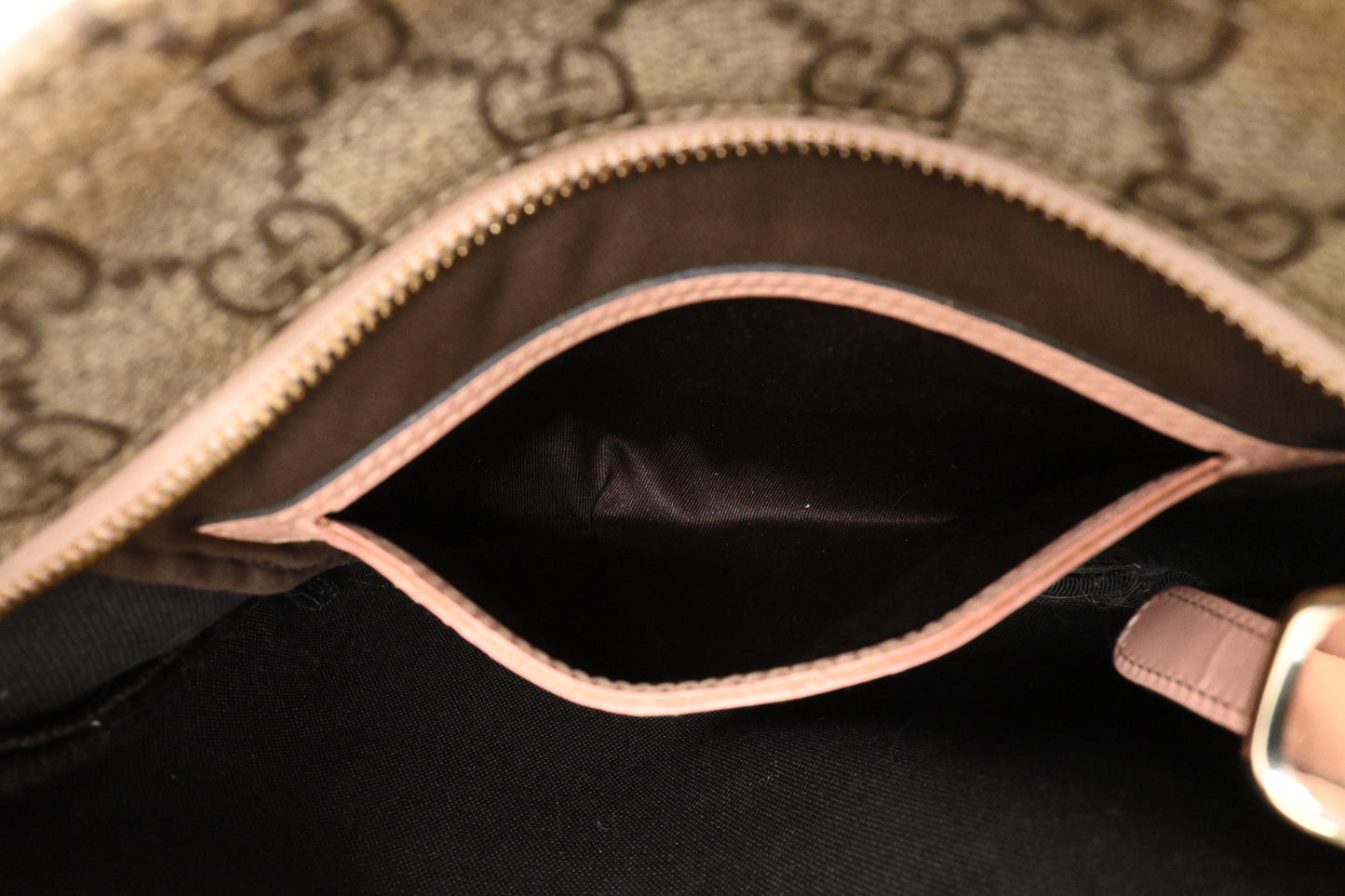 Gucci Crossbody in GG Supreme Canvas and Pink Patent Leather