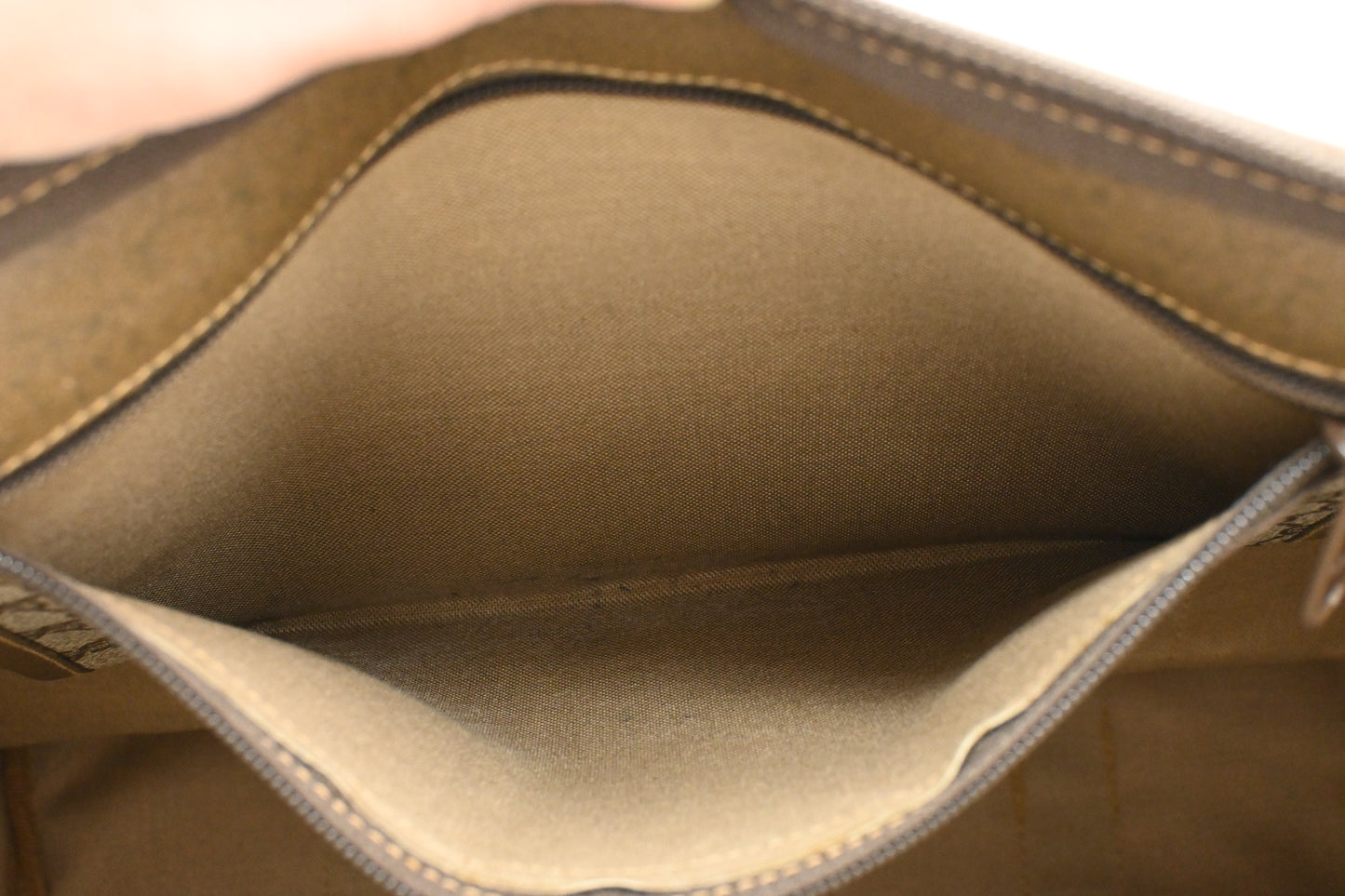 Gucci Travel Tote in GG Supreme Canvas