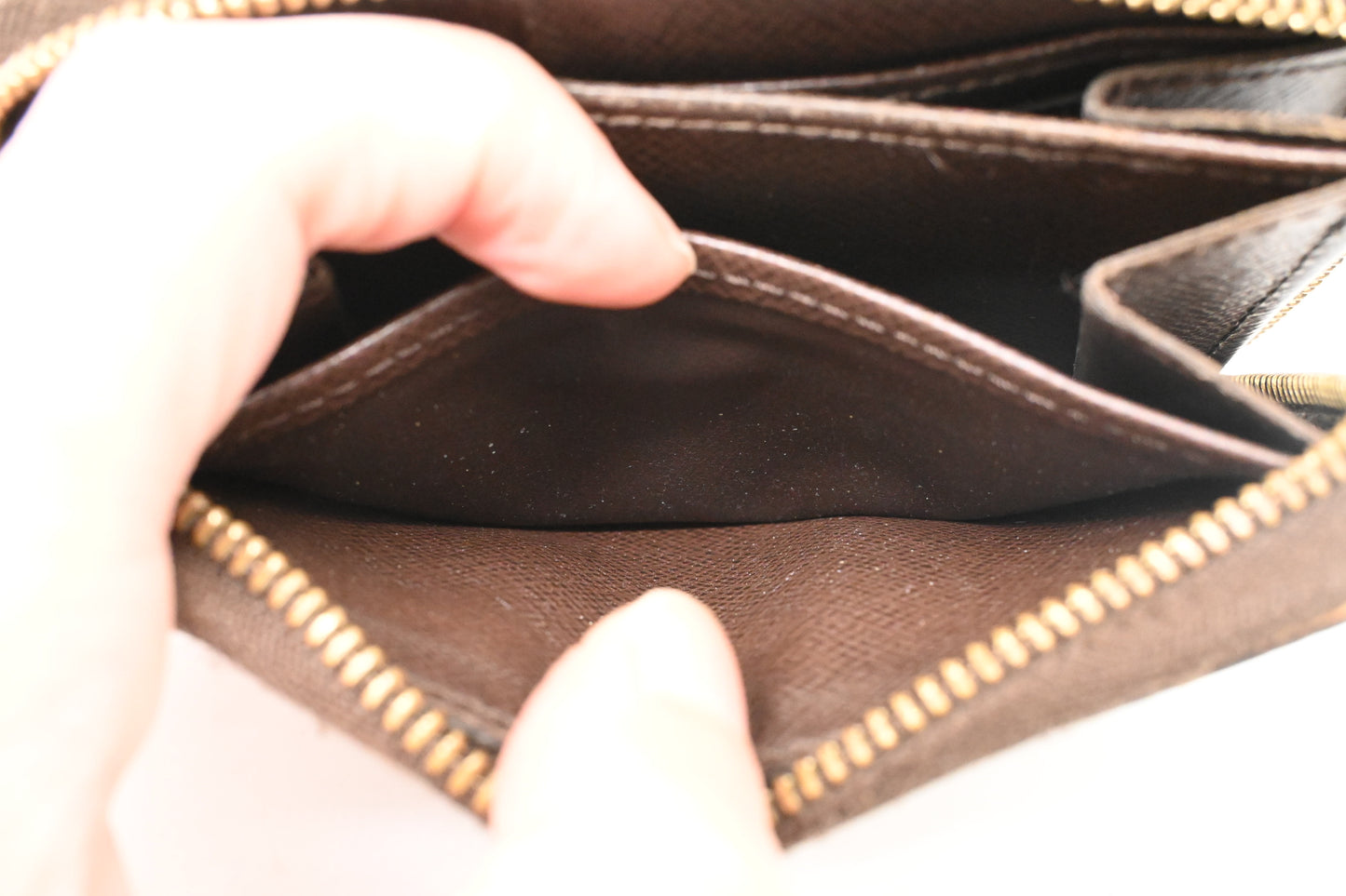 Louis Vuitton Compact Zippy in Damier Ebene Canvas