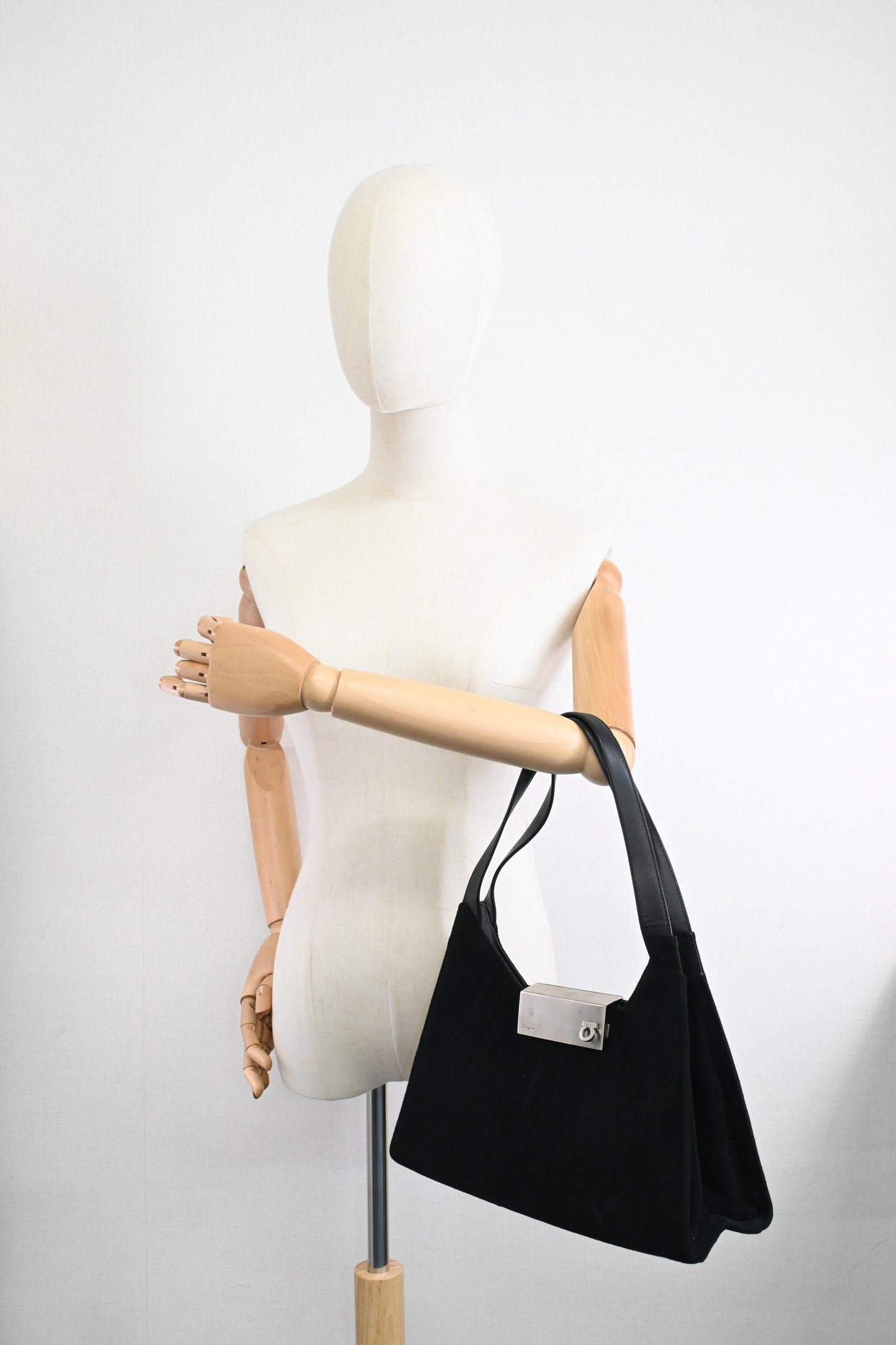 Ferragamo Shoulder Bag in Black Felt