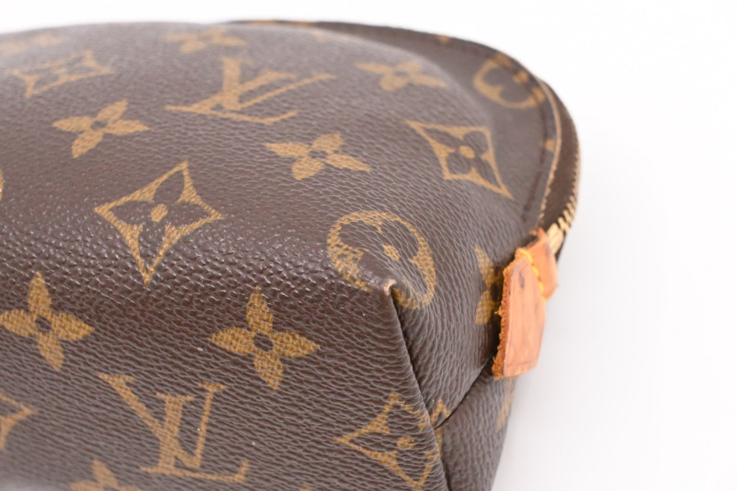 Louis Vuitton Pochette Cosmetique in Monogram Canvas