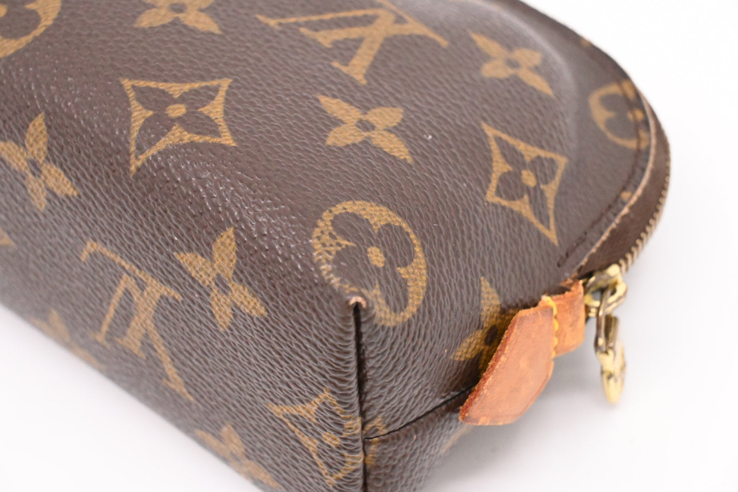 Louis Vuitton Pochette Cosmetique in Monogram Canvas