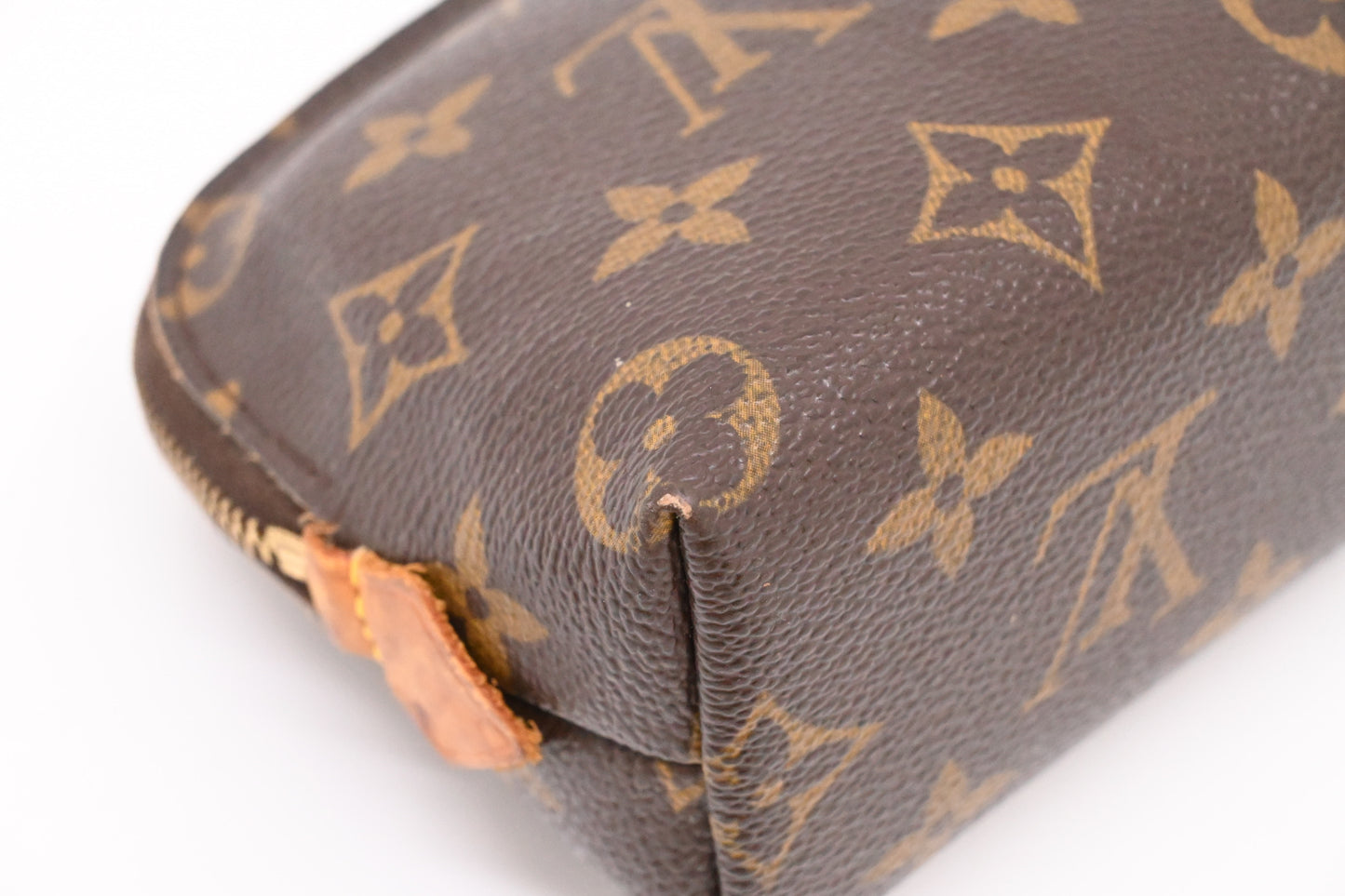 Louis Vuitton Pochette Cosmetique in Monogram Canvas