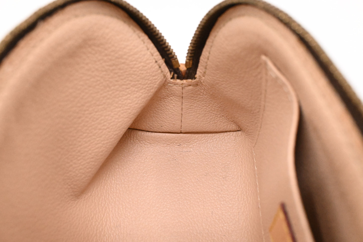 Louis Vuitton Pochette Cosmetique in Monogram Canvas