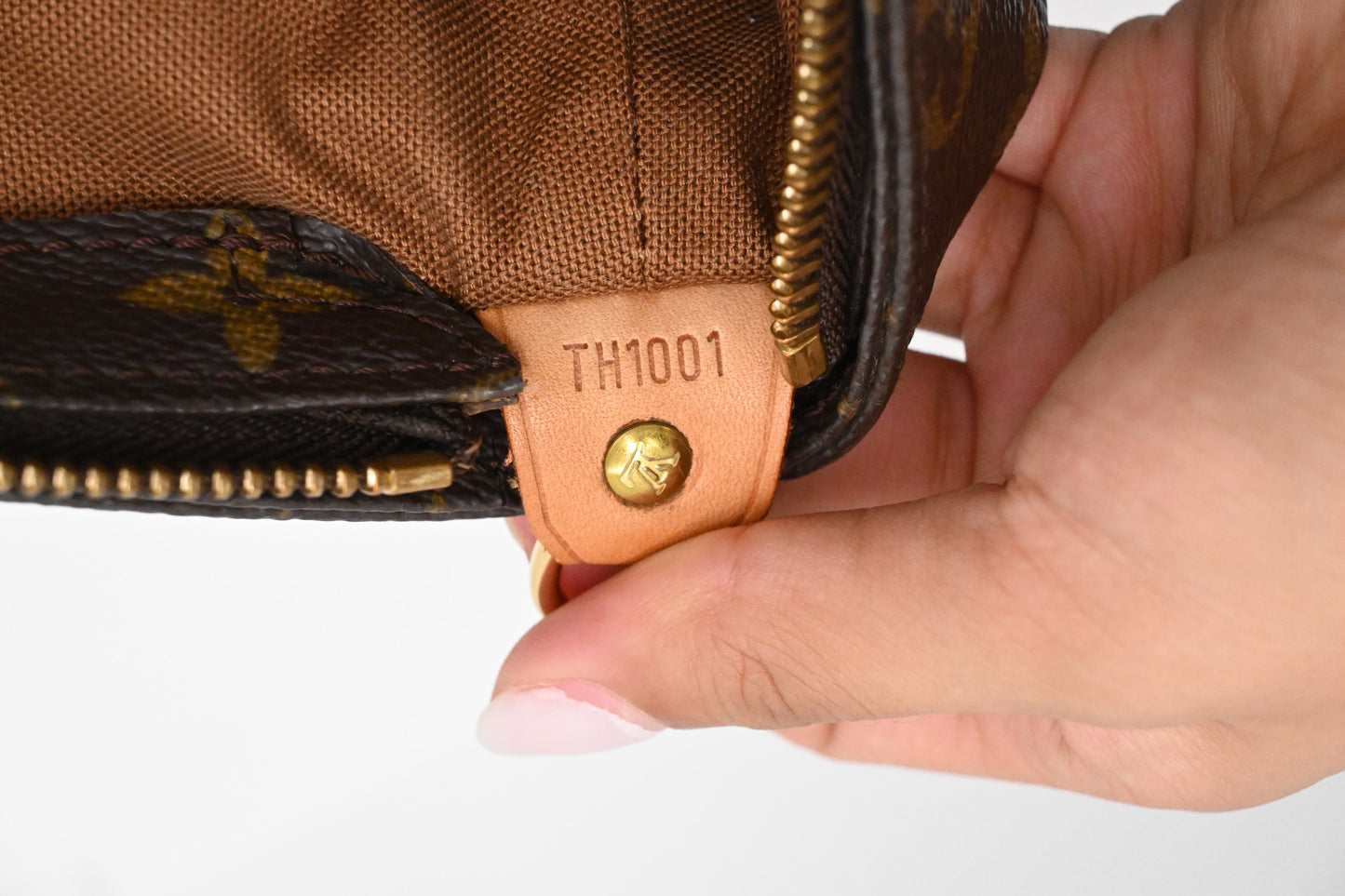 Louis Vuitton Cabas Mezzo in Monogram Canvas