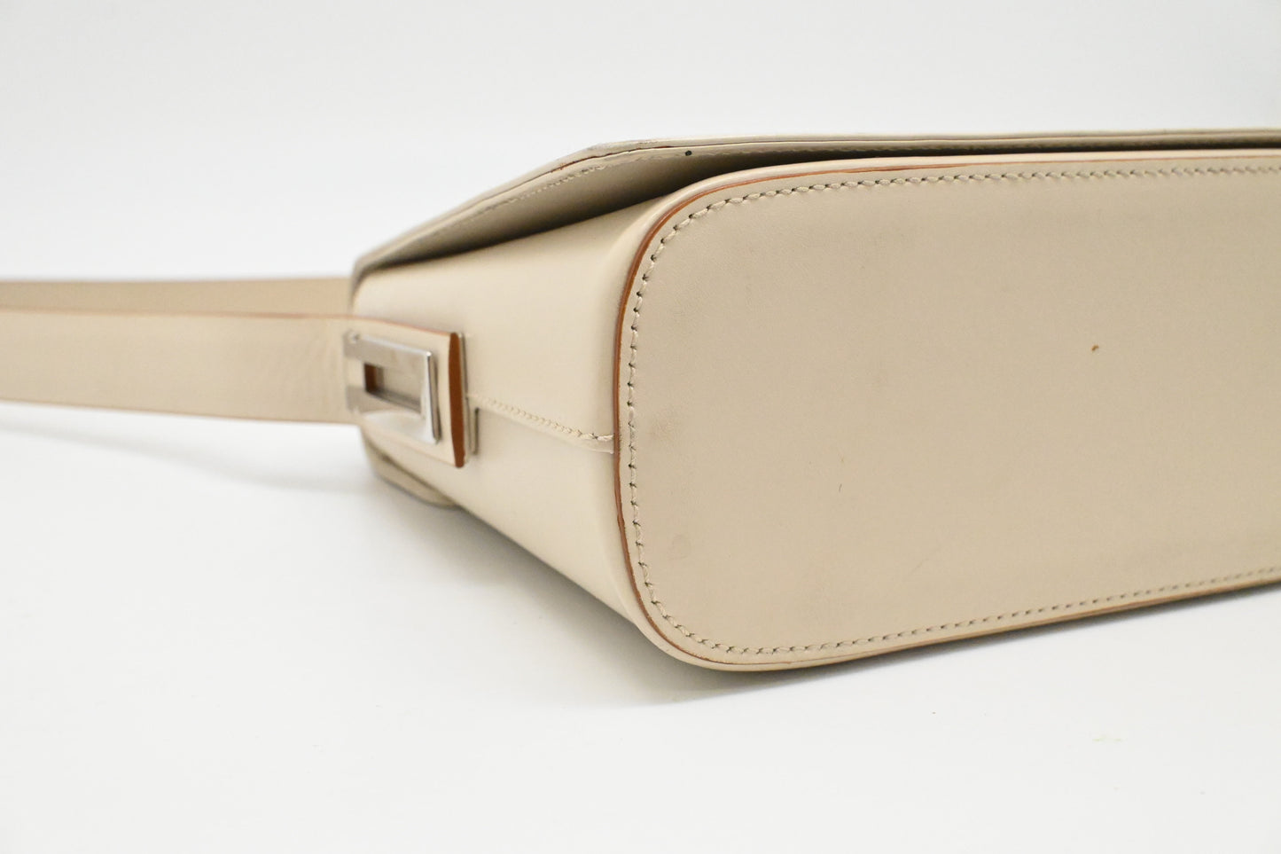 Ferragamo Shoulder Bag in Off-White Leather