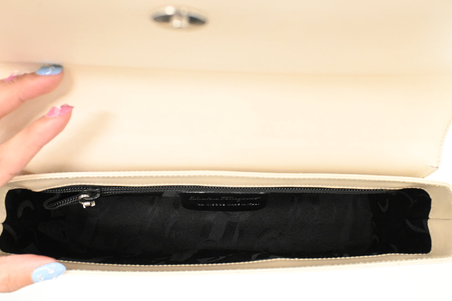 Ferragamo Shoulder Bag in Off-White Leather