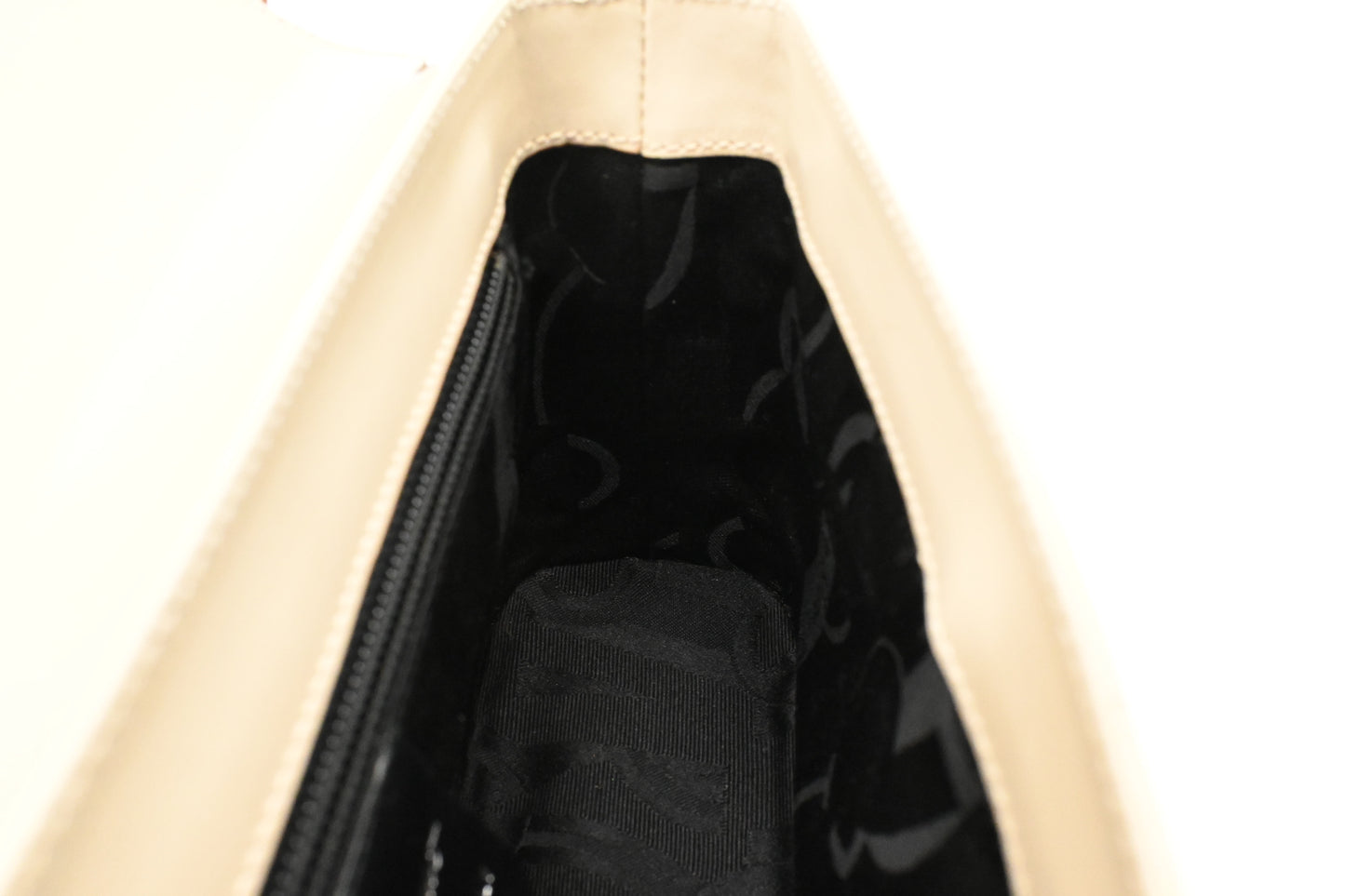 Ferragamo Shoulder Bag in Off-White Leather