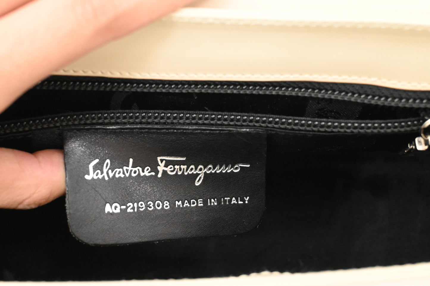 Ferragamo Shoulder Bag in Off-White Leather