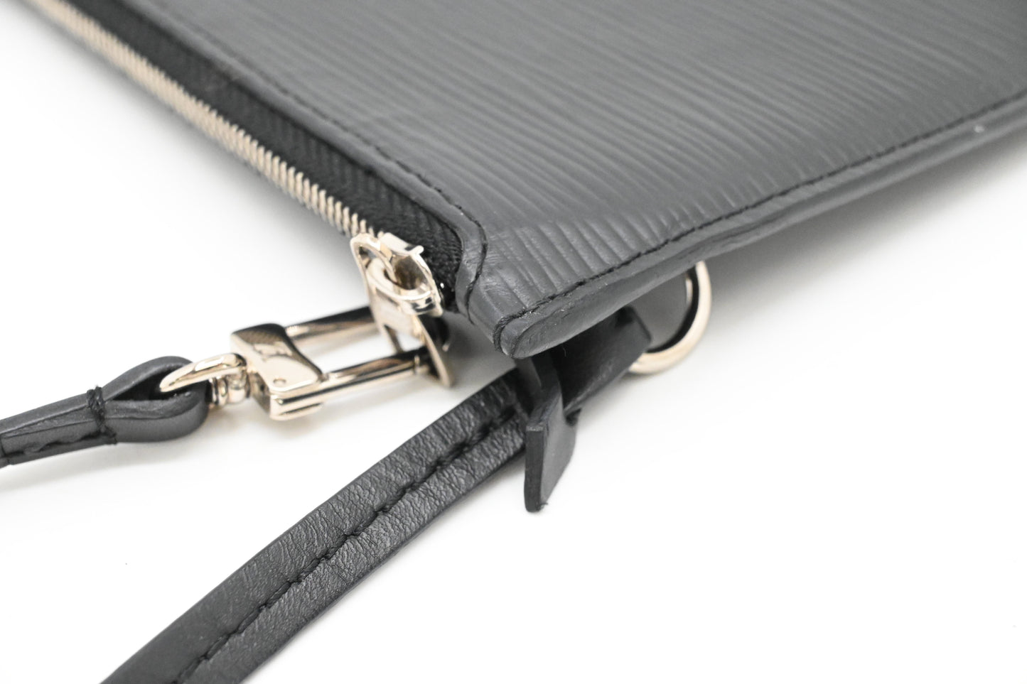 Louis Vuitton Neverfull Pouch in Black Epi Leather