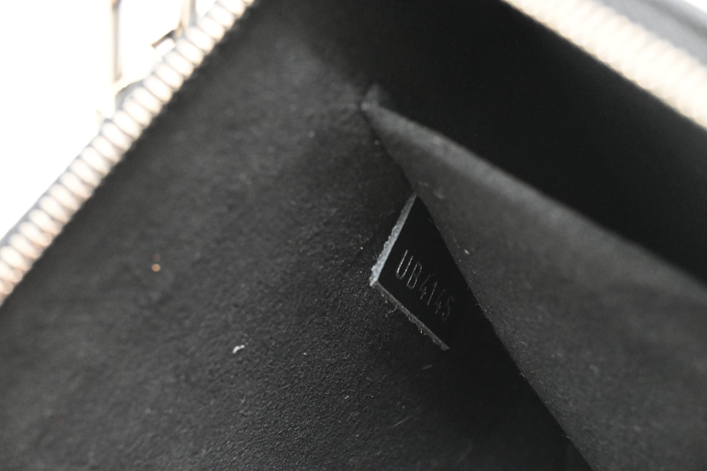 Louis Vuitton Neverfull Pouch in Black Epi Leather