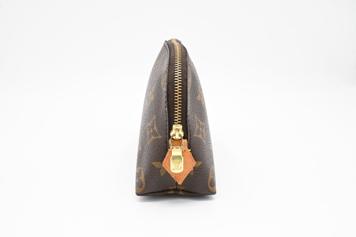 Louis Vuitton Pochette Cosmetique in Monogram Canvas