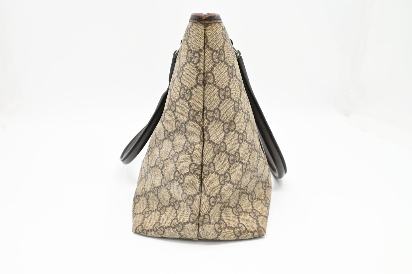 Gucci Shoulder Bag in GG Supreme Canvas