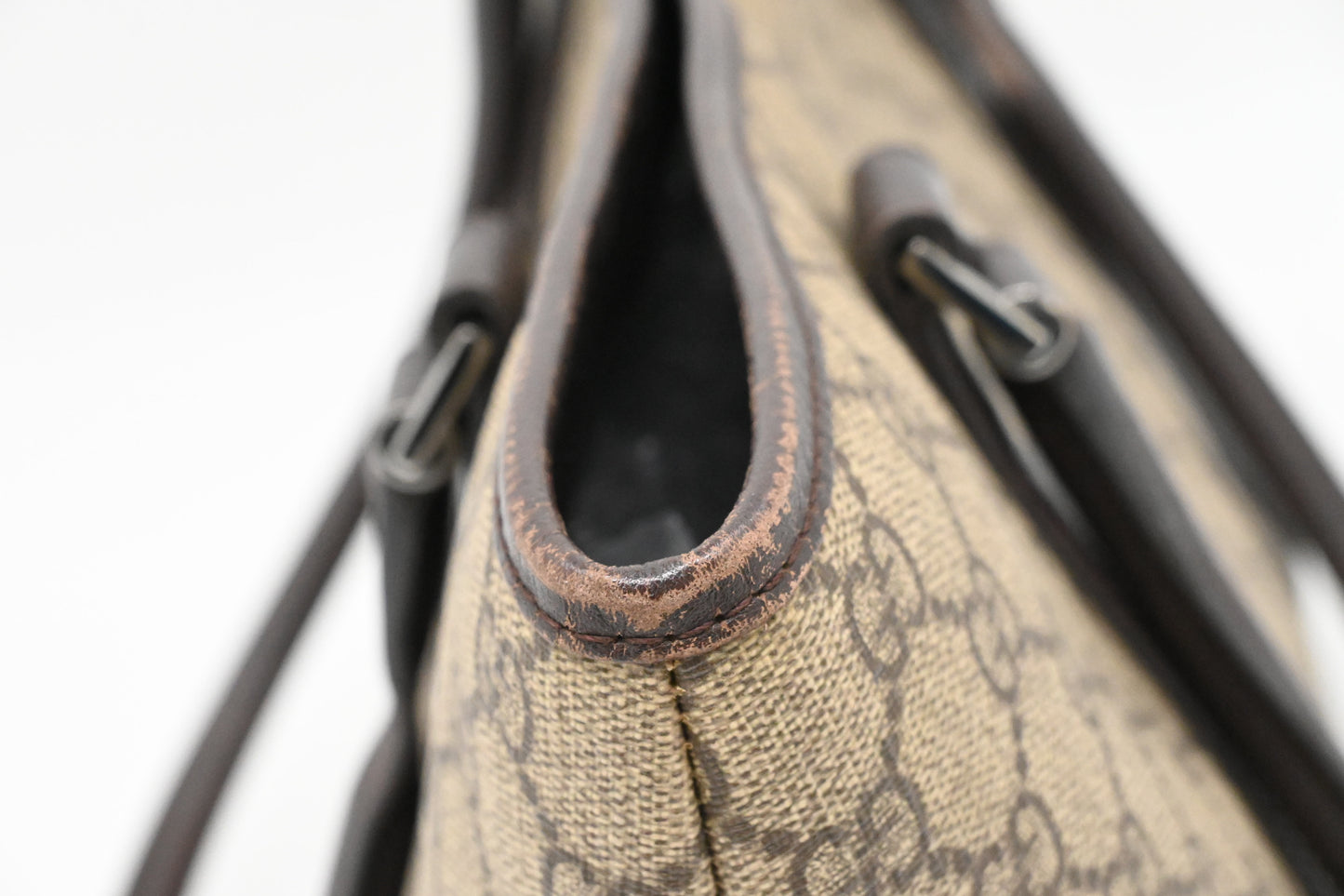 Gucci Shoulder Bag in GG Supreme Canvas