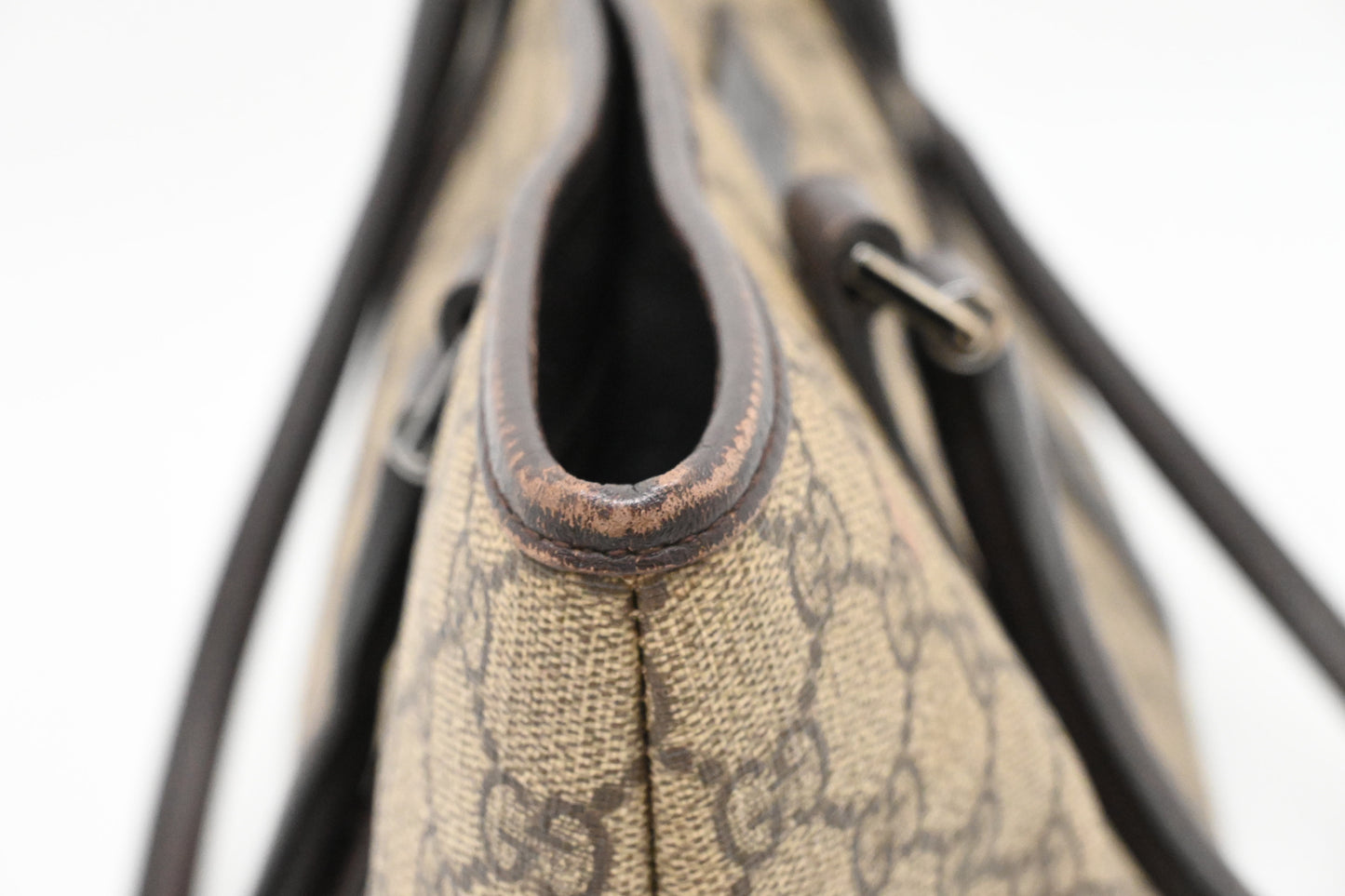 Gucci Shoulder Bag in GG Supreme Canvas
