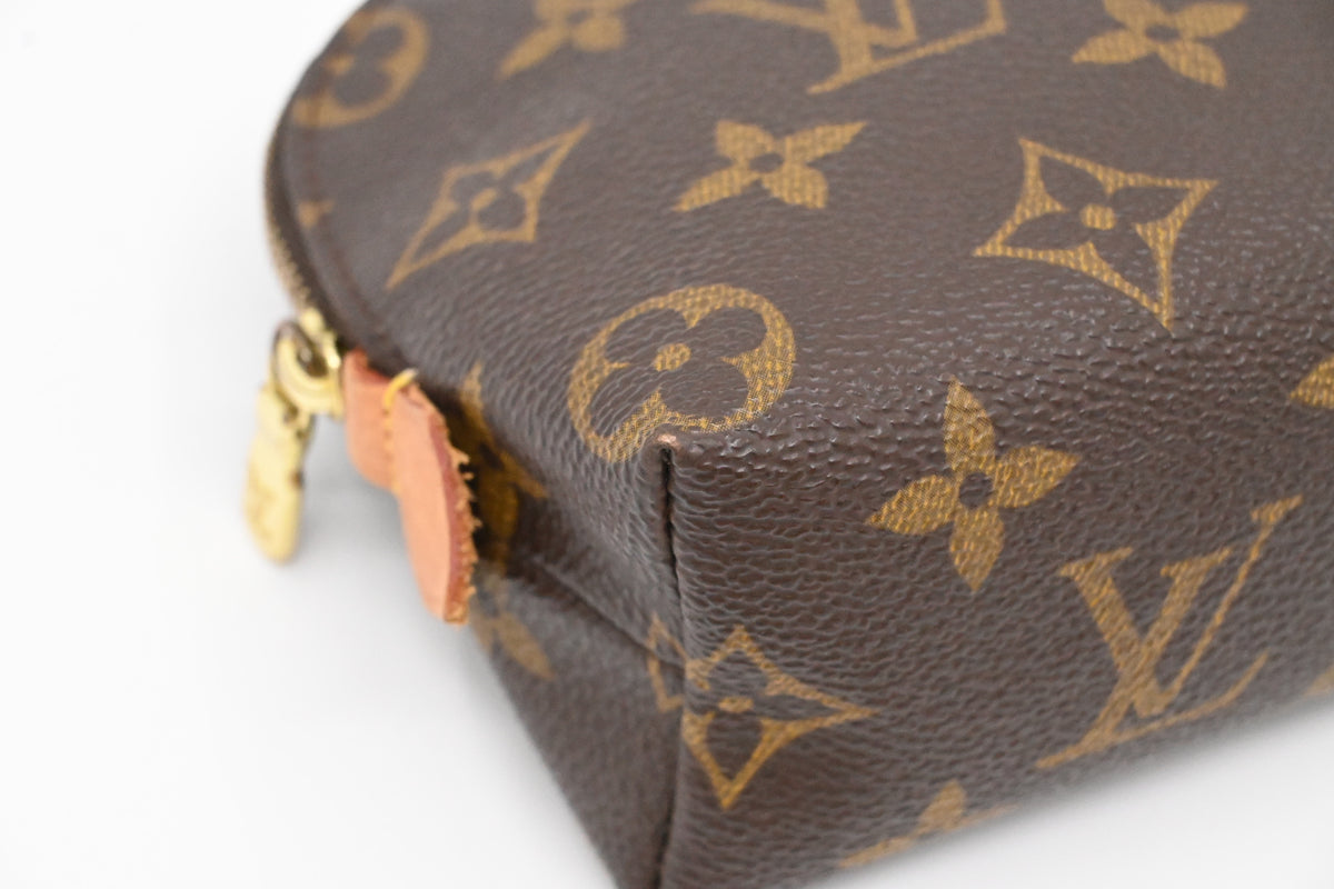 Louis Vuitton Pochette Cosmetique in Monogram Canvas