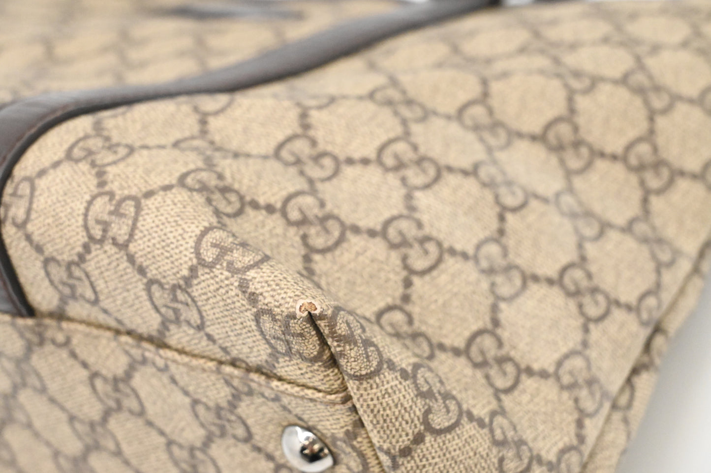 Gucci Shoulder Bag in GG Supreme Canvas