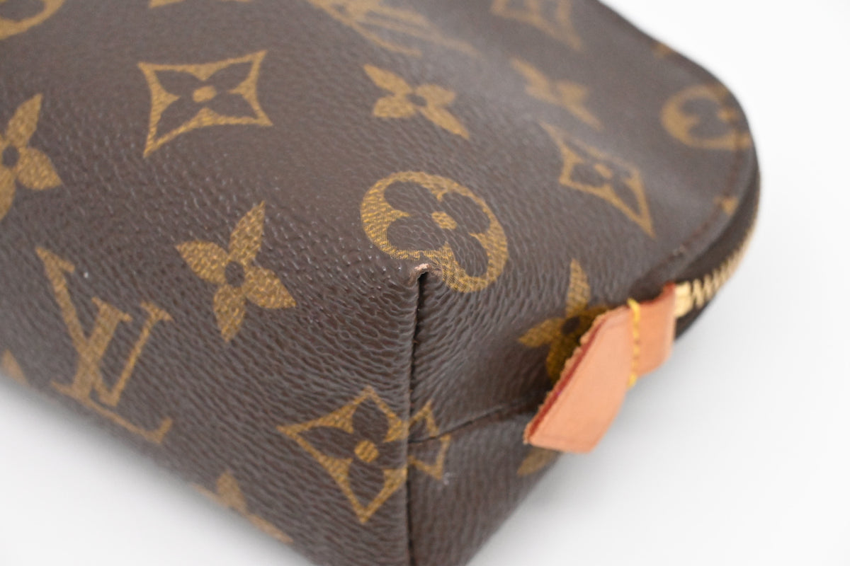 Louis Vuitton Pochette Cosmetique in Monogram Canvas